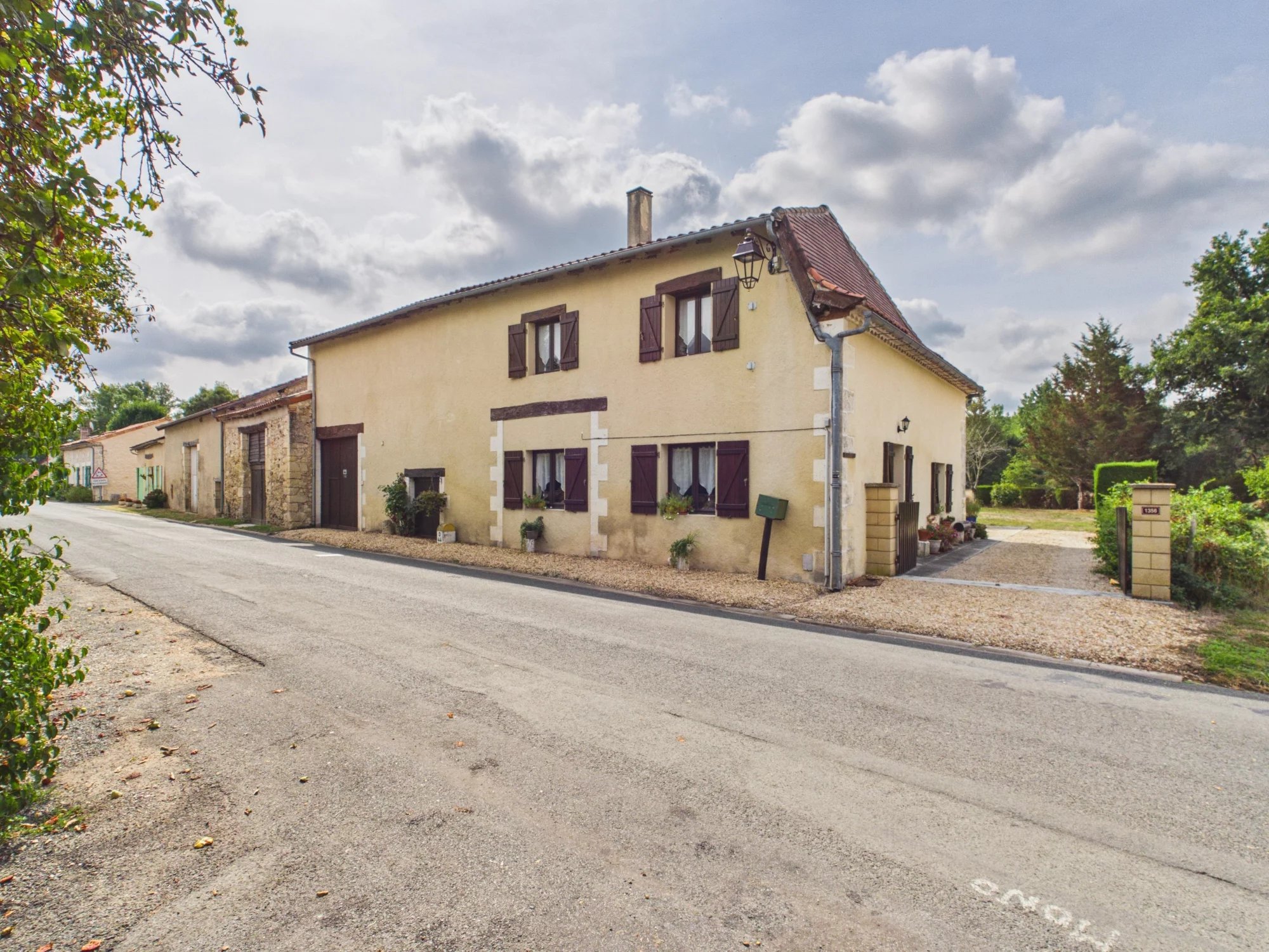 Charming village house with attached barn and garden, Aquitaine – France – BVI86928
