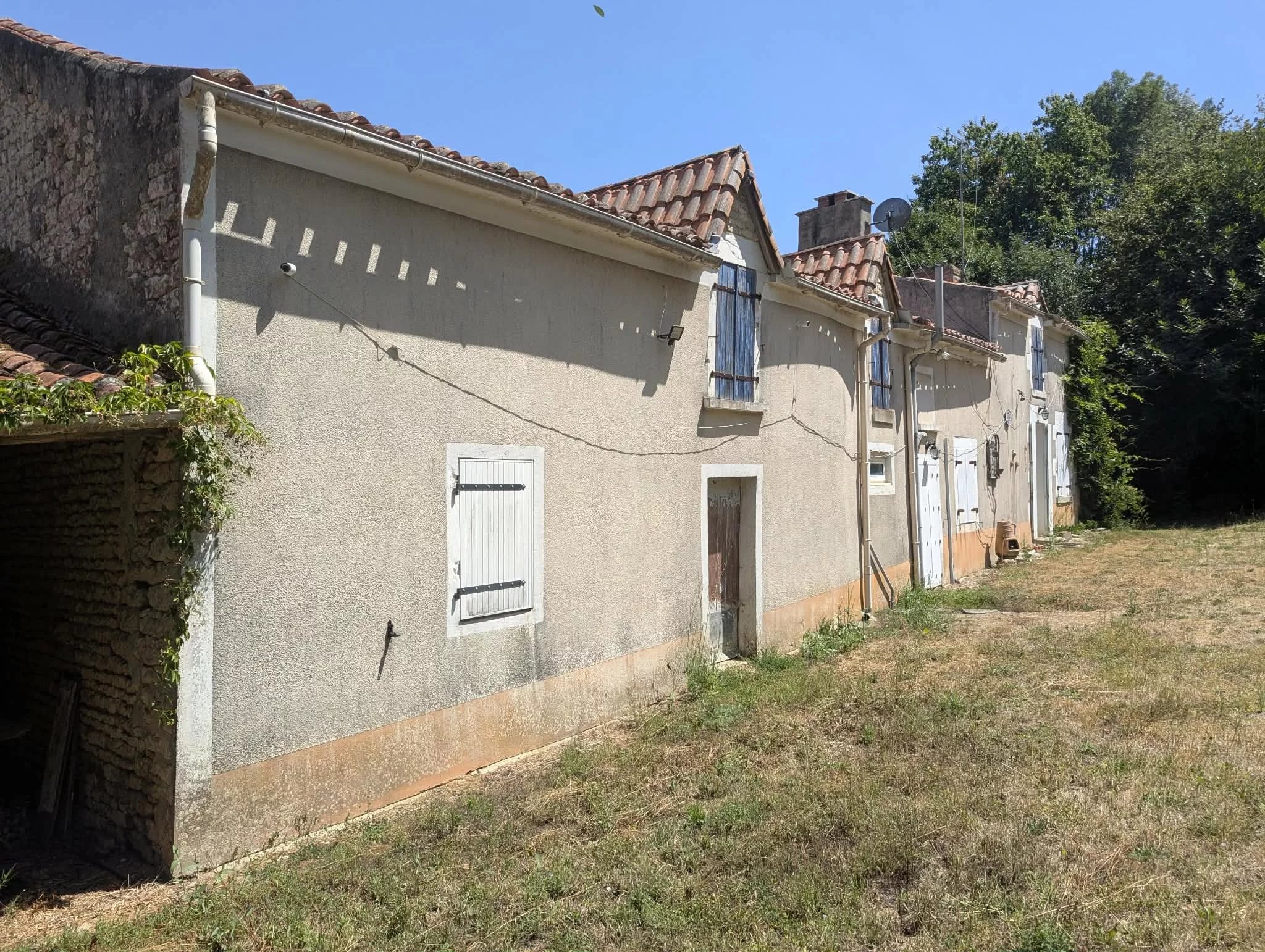 Charming 5-bedroom Country Property with Land, Pays de la Loire – France – BVI86662