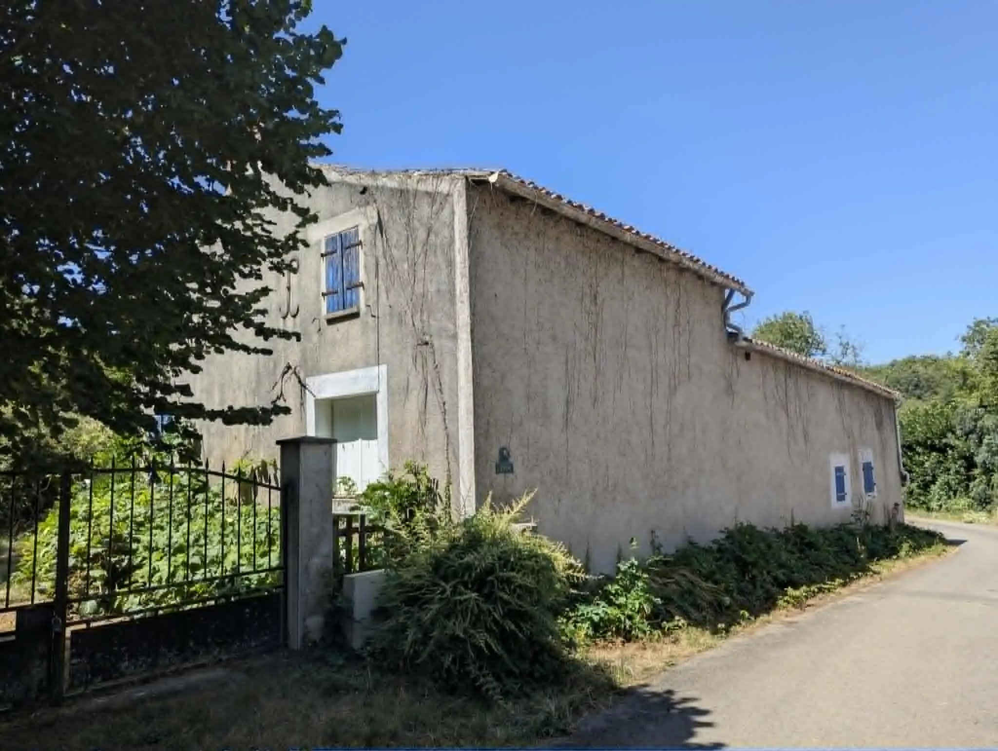 Charming 5-bedroom Country Property with Land, Pays de la Loire – France – BVI86662