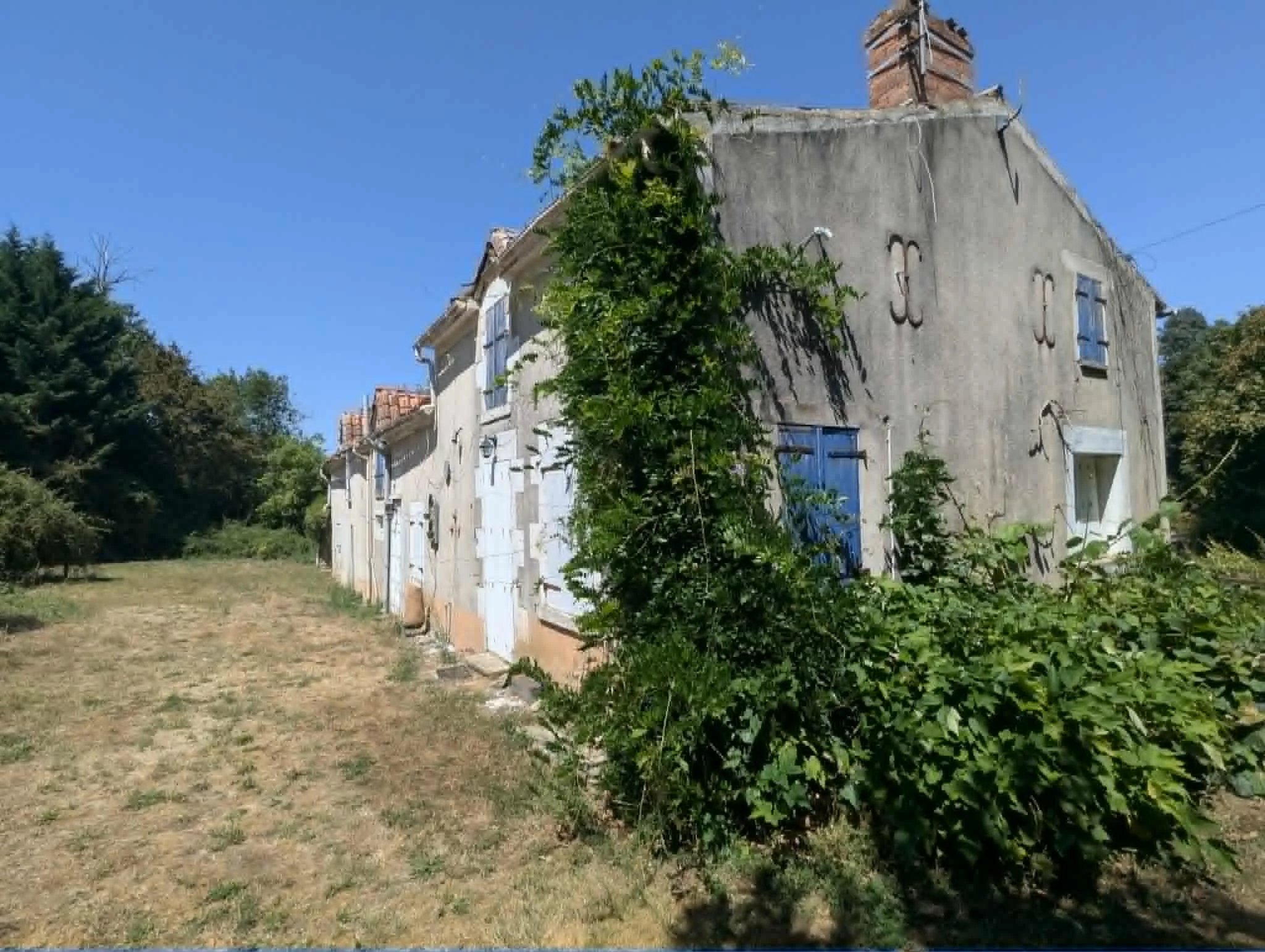 Charming 5-bedroom Country Property with Land, Pays de la Loire – France – BVI86662