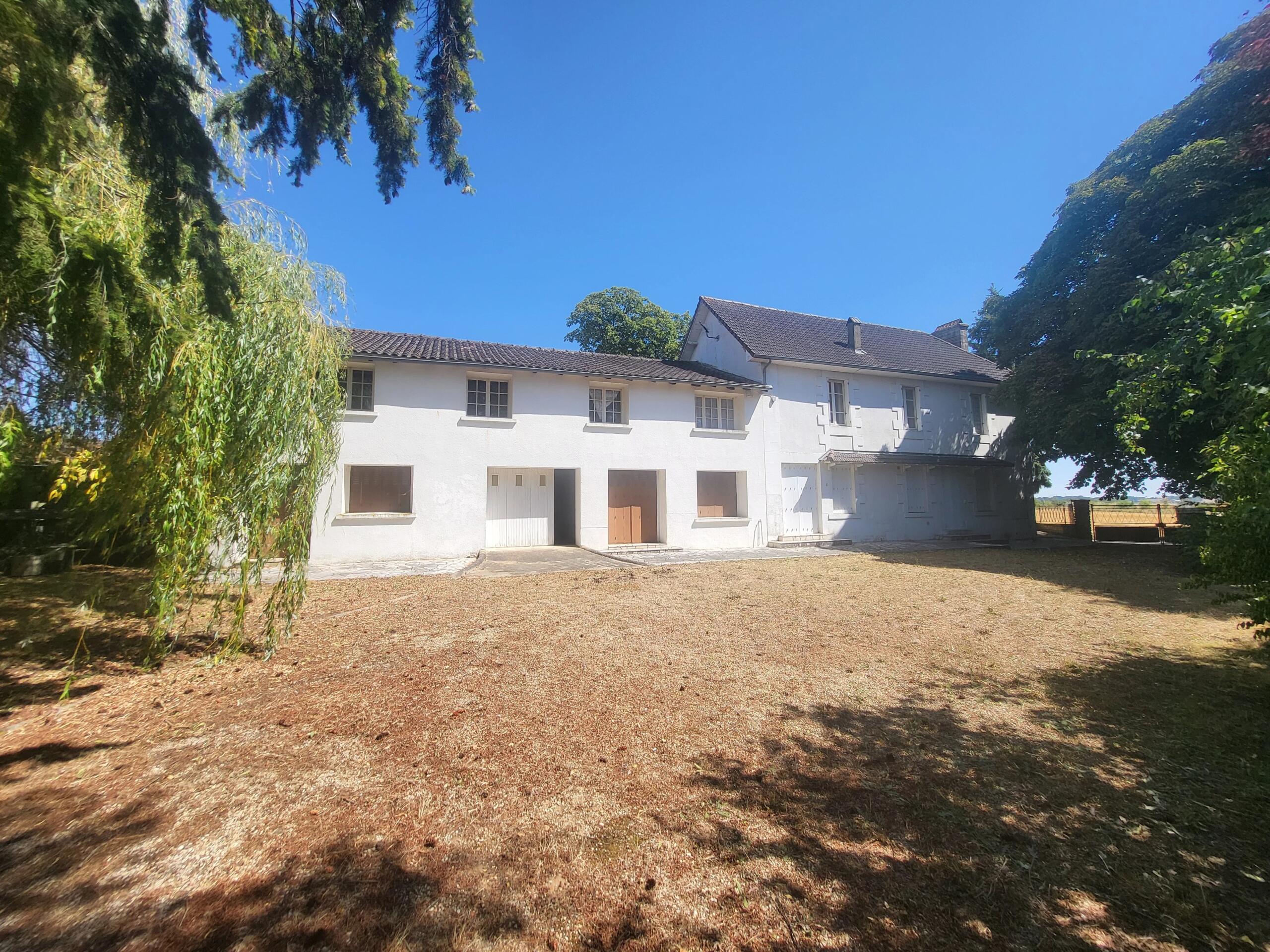 Charming Country Property with Guest Accommodation and Exceptional Potential, Poitou-Charentes – France – BVI83556