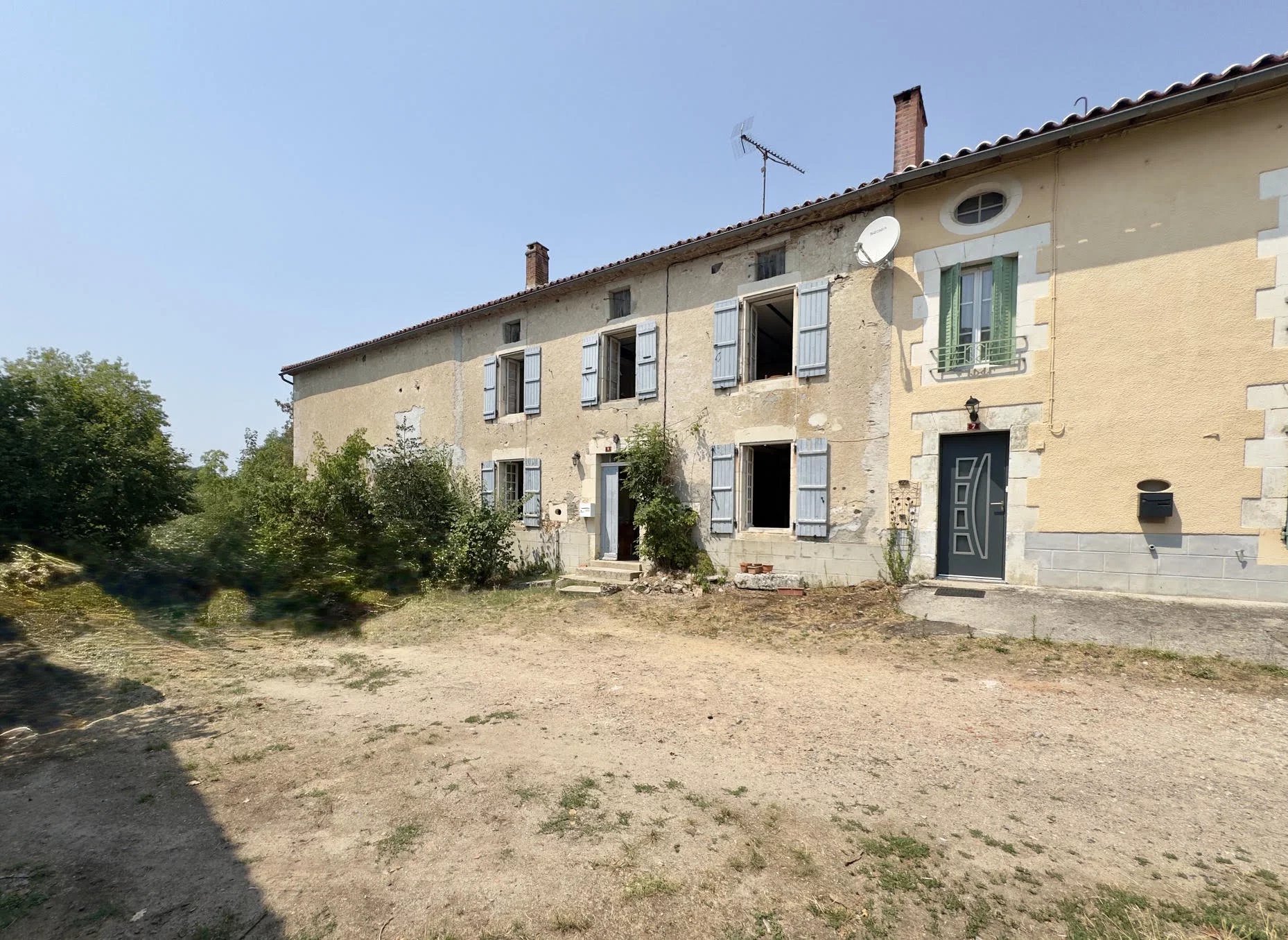 Charming 5-Bedroom Country House in Manot, Poitou-Charentes – France – BVI85552