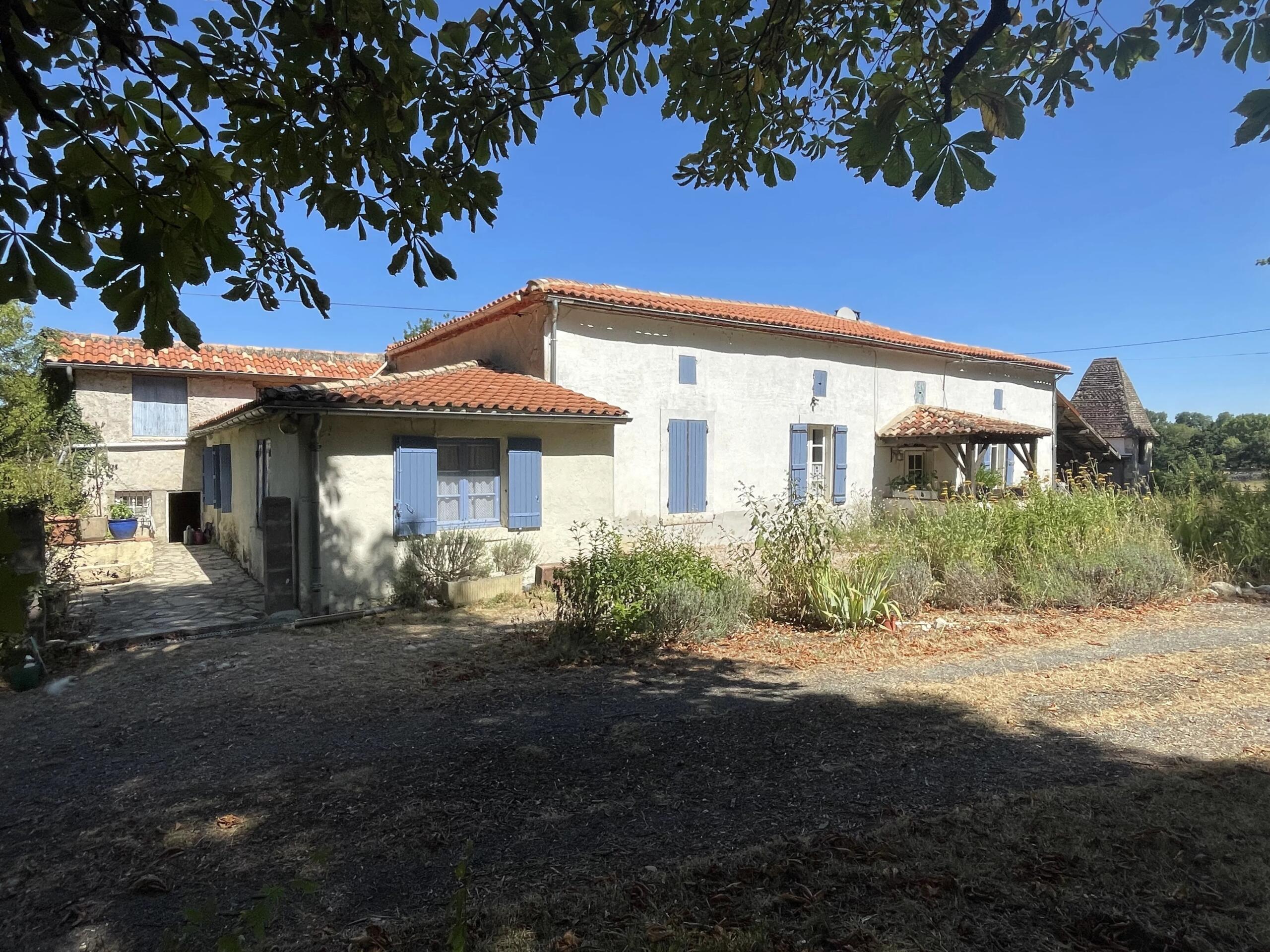 Characterful Farmhouse with smallholding potential, Aquitaine – France – BVI86551