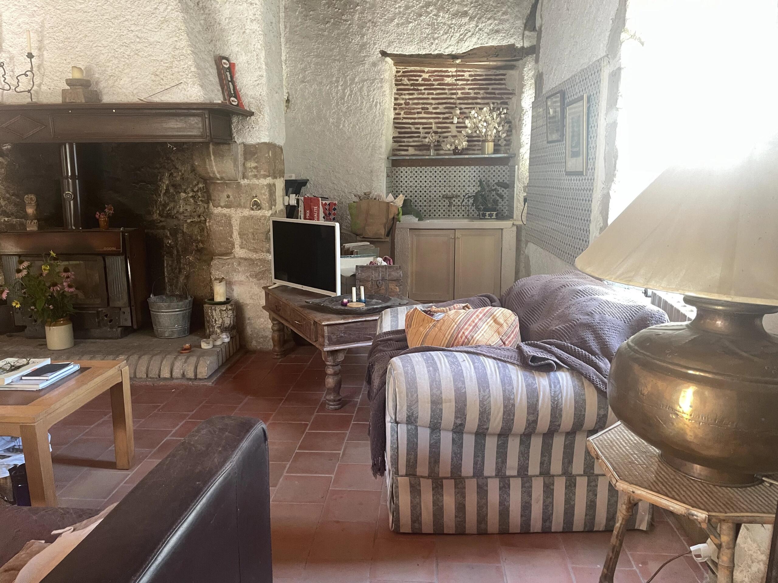 Characterful Farmhouse with smallholding potential, Aquitaine – France – BVI86551
