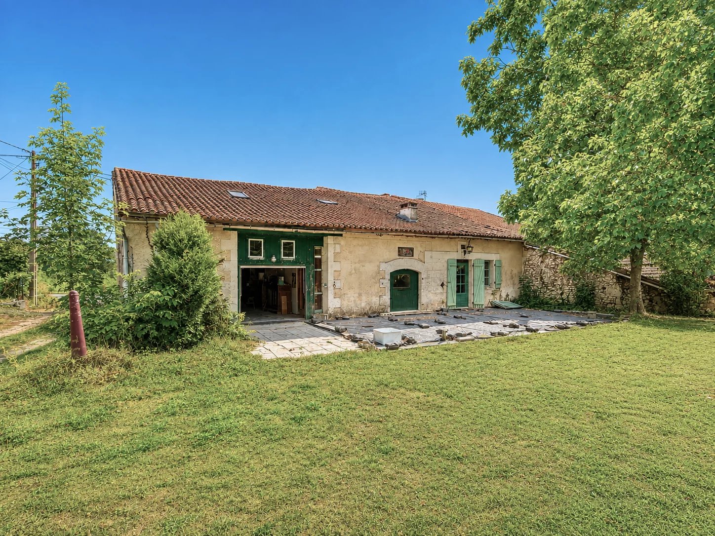 Stone House to renovate, close to Aubeterre-sur-Dronne, Aquitaine – France – BVI86827