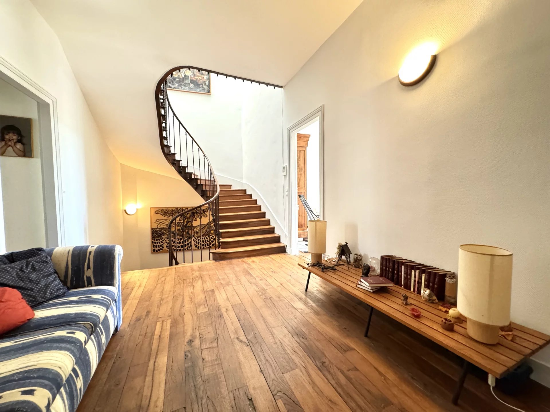 Impressive, period townhouse with 5 bedrooms, veranda, vaulted cellar and garden, Poitou-Charentes – France – BVI67993