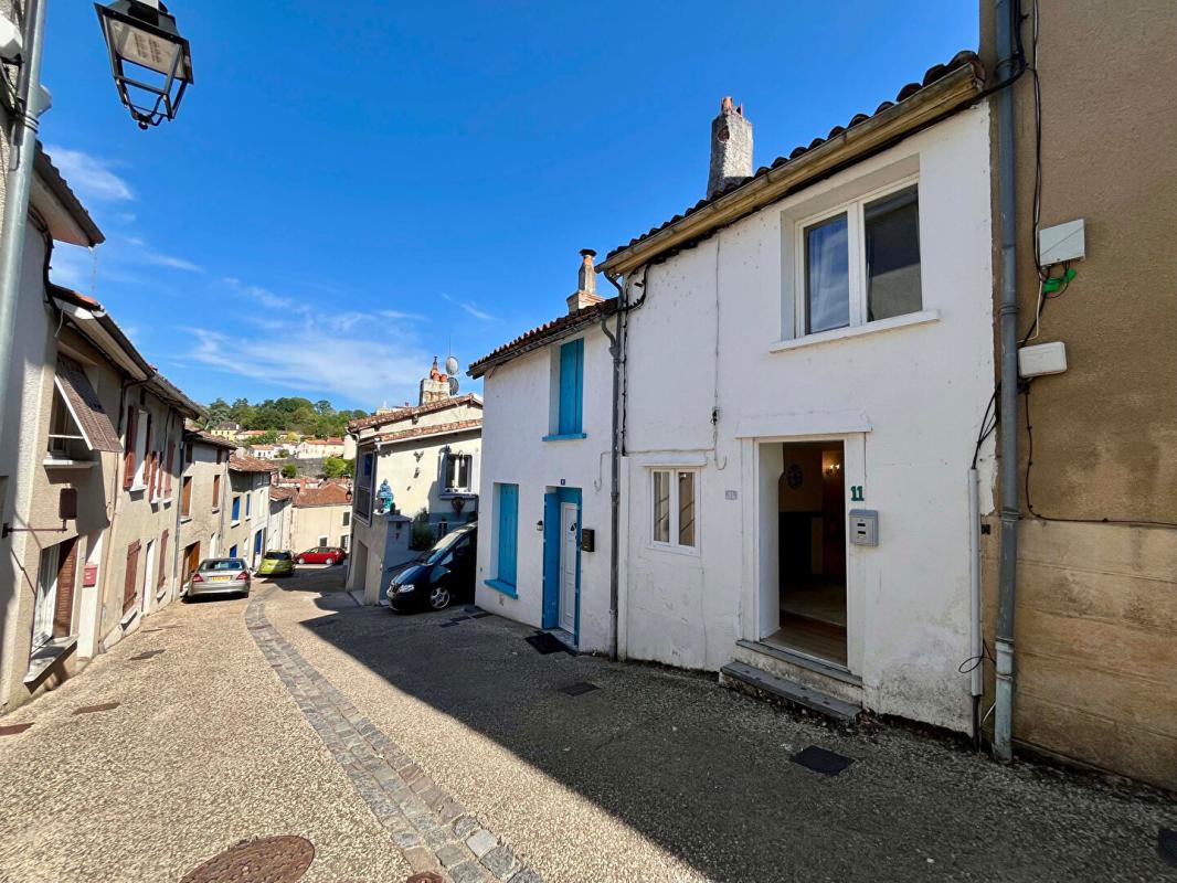 2 bedroom maison en pierres in L Isle Jourdain, Vienne, France