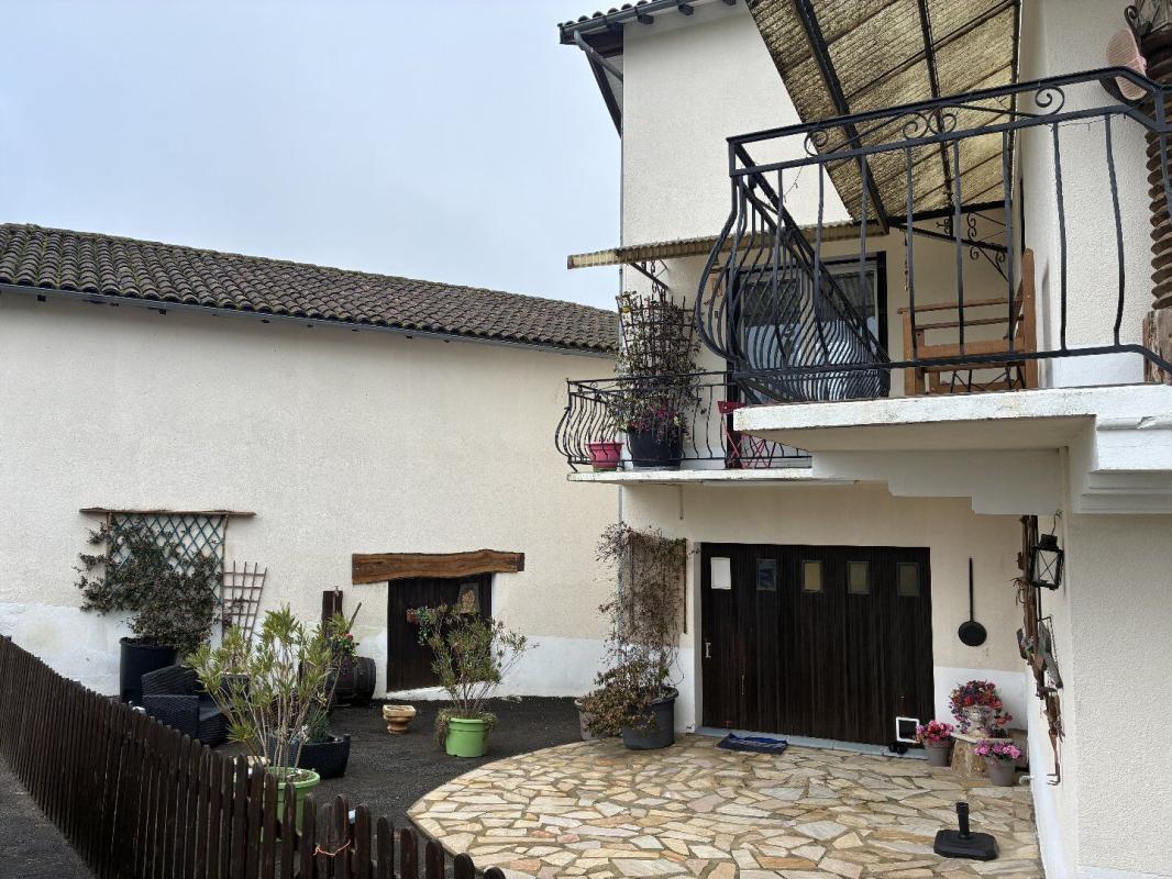 6 bedroom maison situee en campagne in Montredon, Lot, France