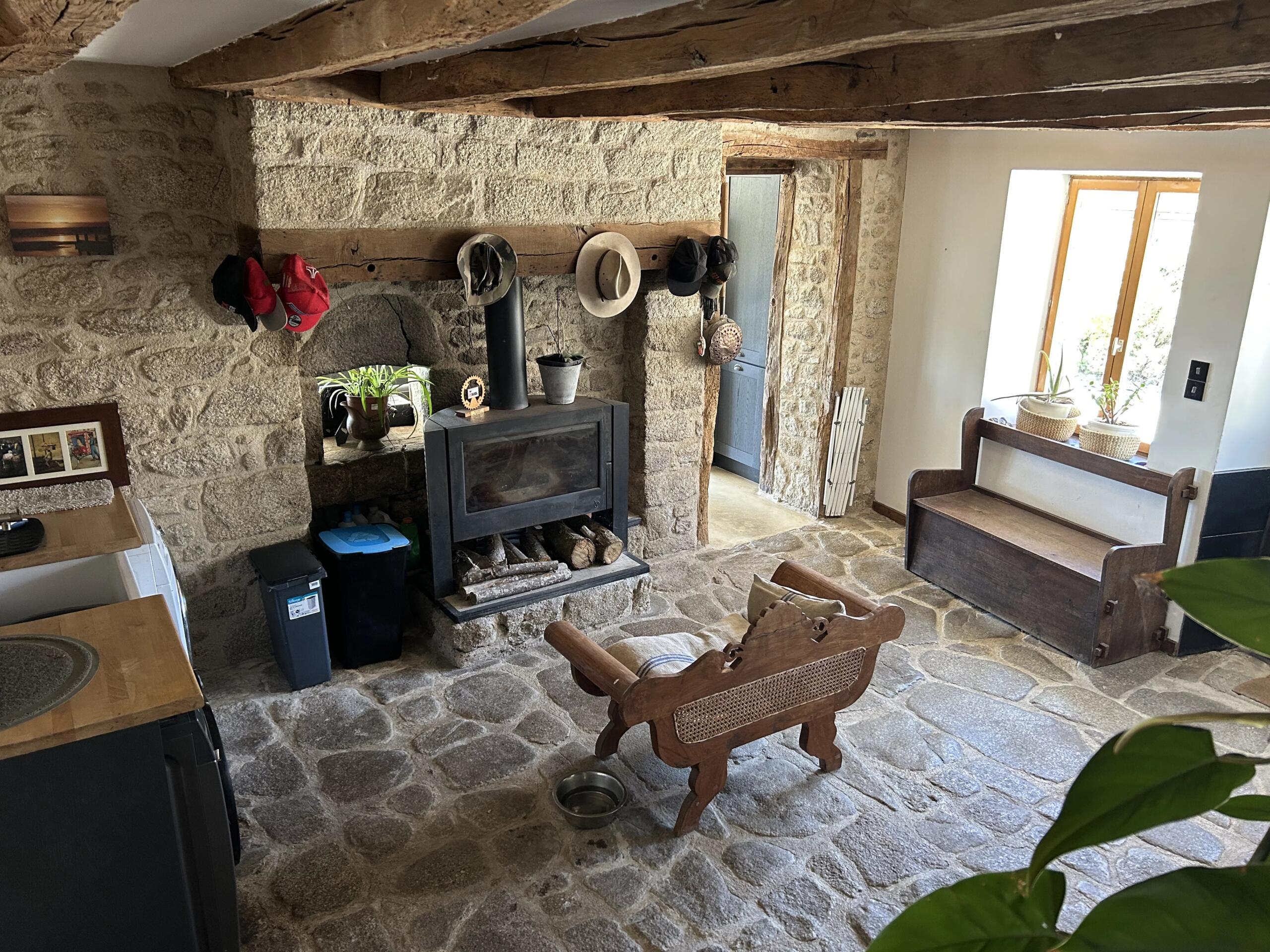Stunning property with 2 houses, equestrian facilities and lake, Limousin – France – BVI86476