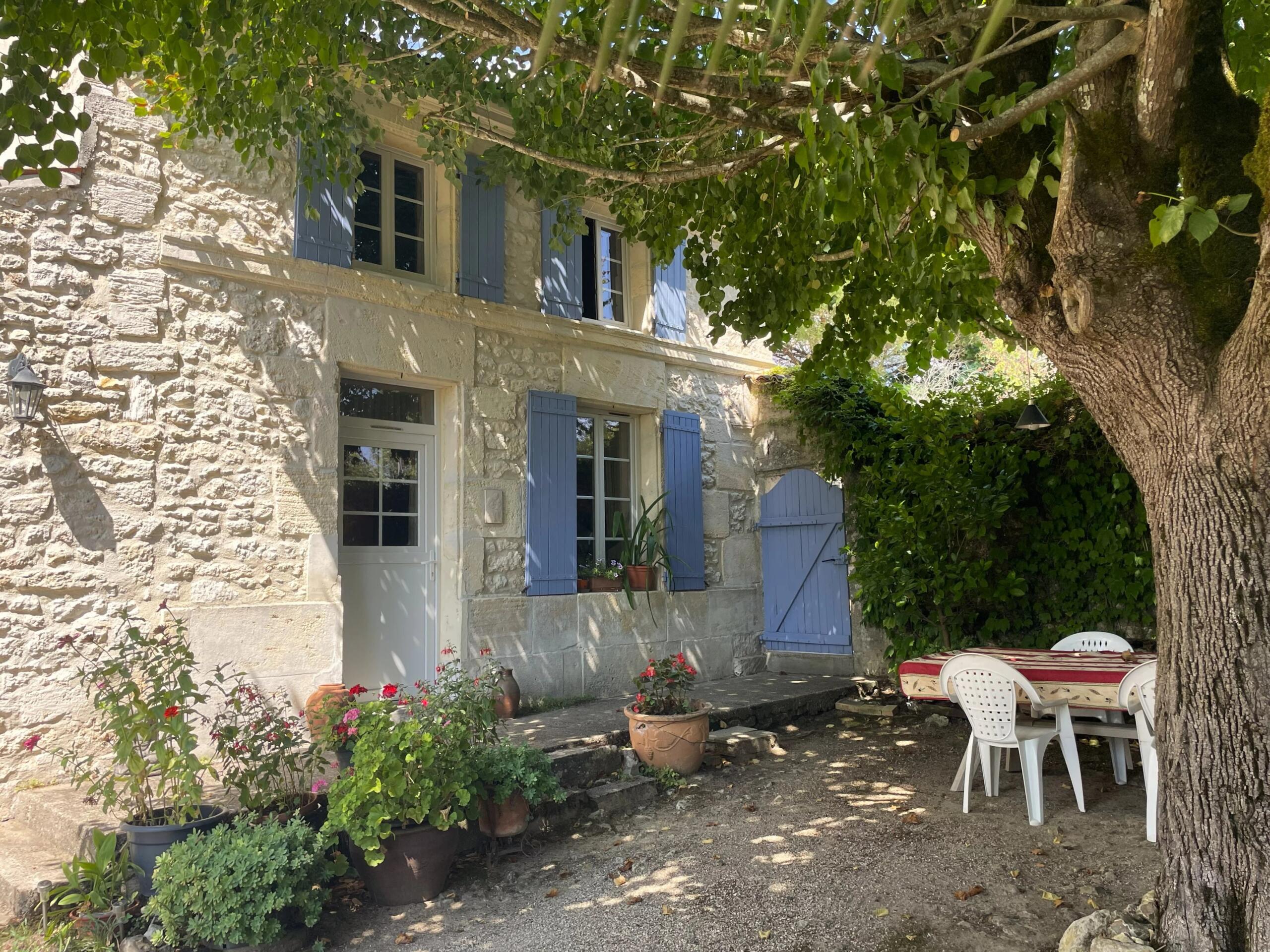 Charming property overlooking vineyard with guest house & beautiful gardens, Poitou-Charentes – France – BVI86897