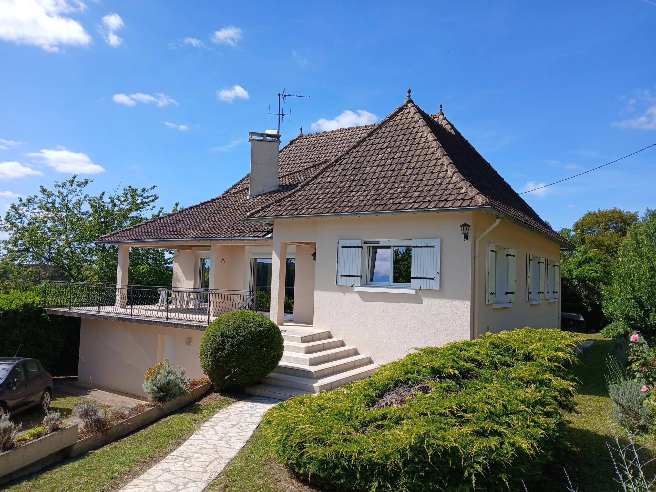 Edge of Village 5 bedroom property with lovely views, Aquitaine – France – BVI86875