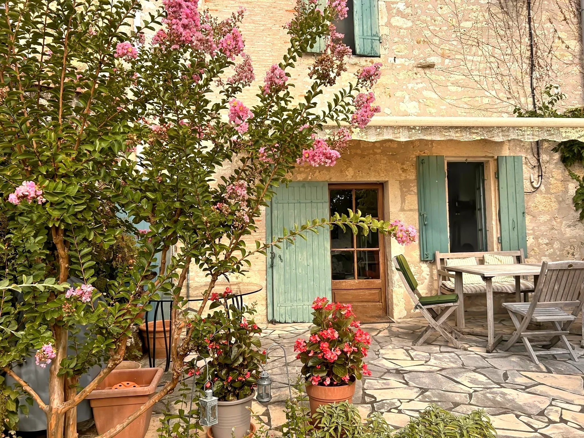 Charming Stone Cottage Near Duras, Aquitaine – France – BVI72444