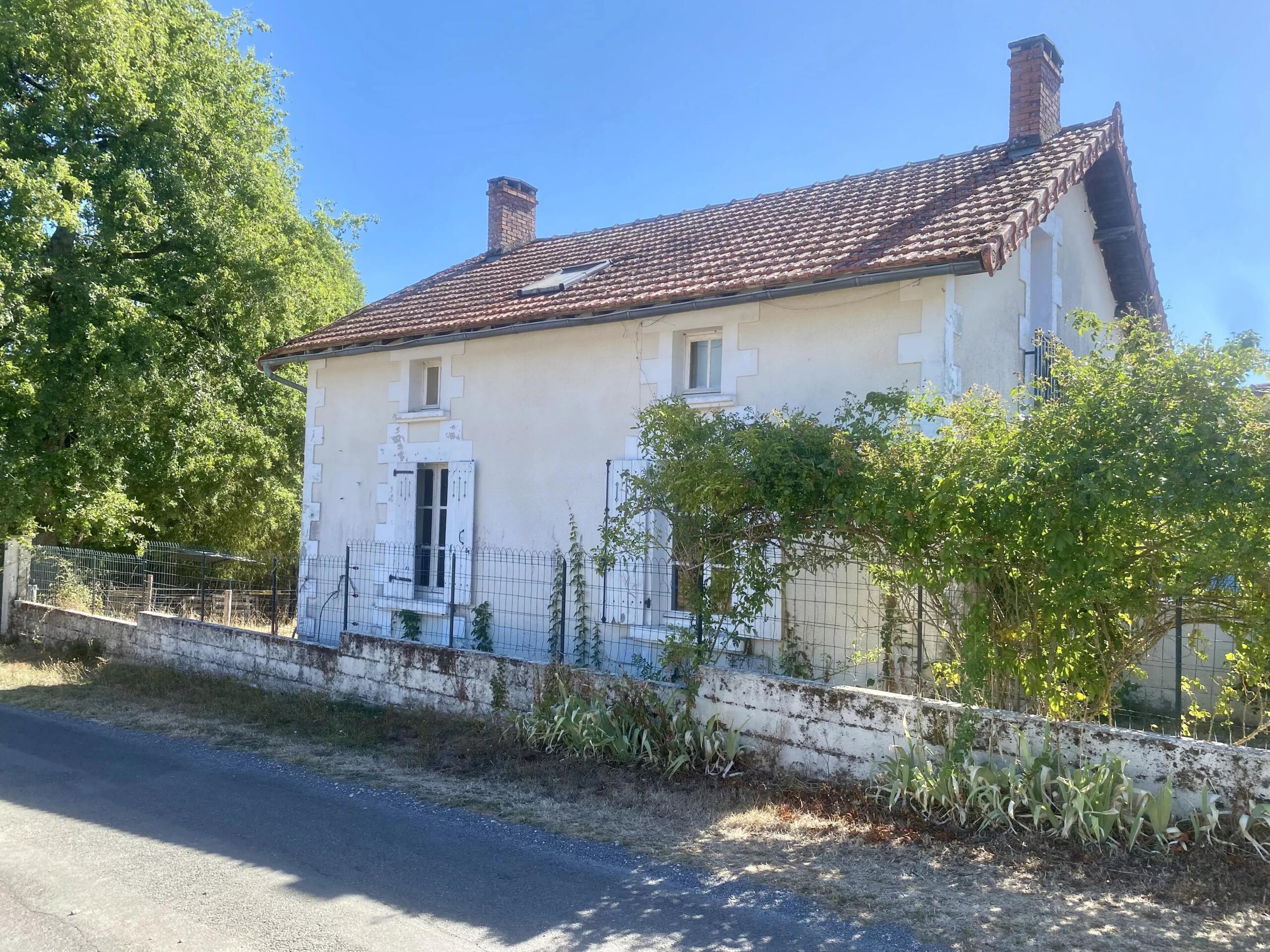 Charming Detached Village Property with Large Barn and 2,744 m² of Land, Poitou-Charentes – France – BVI86408