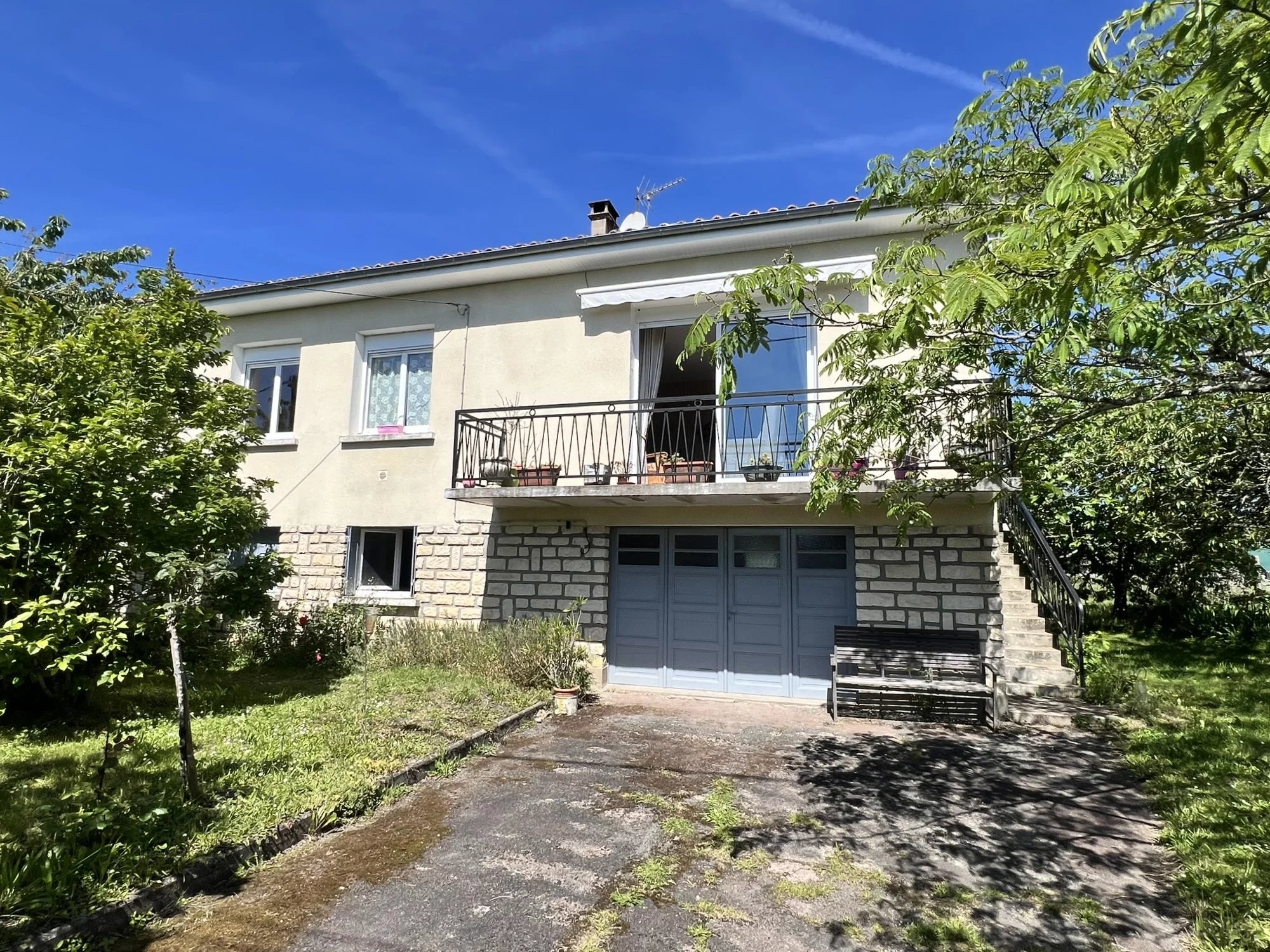 Charming 96 sqm house in Champs-Romain, Aquitaine – France – BVI85791