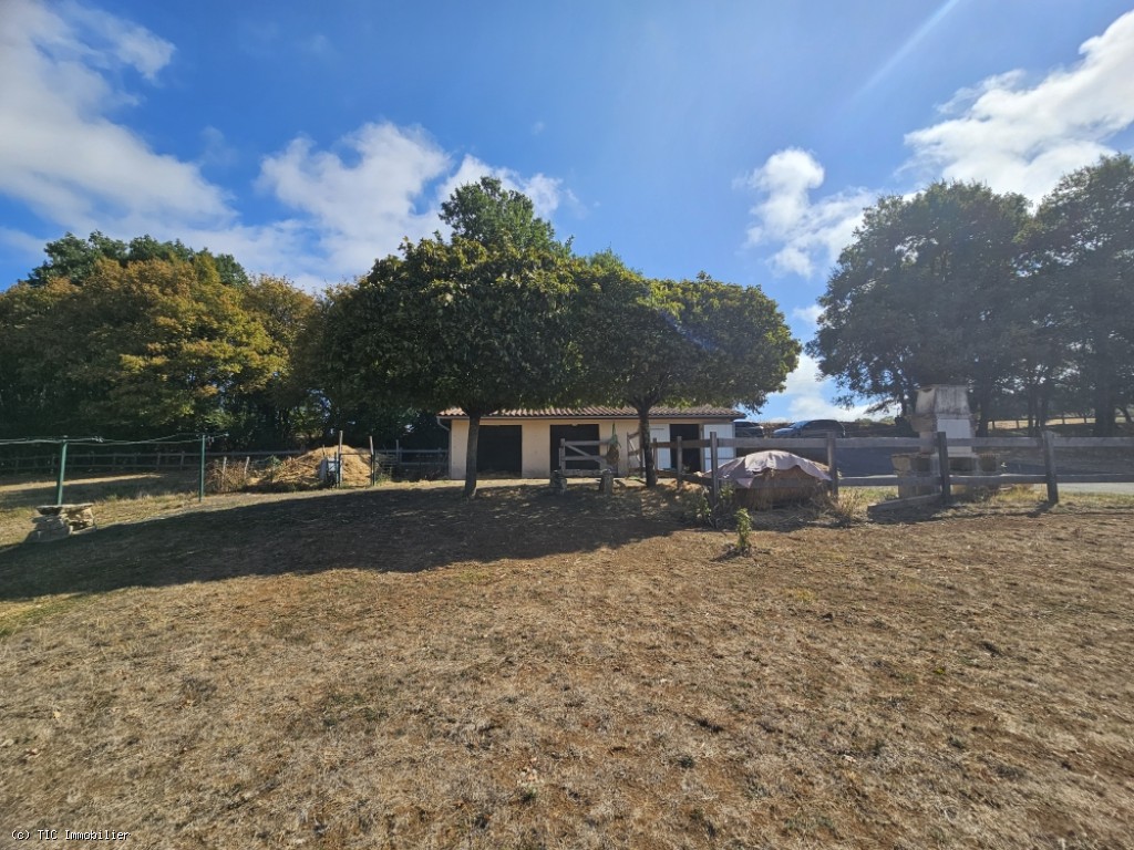 3 bedroom House in Nanteuil-En-Vallee, Nanteuil-En-Vallée, France – r7575