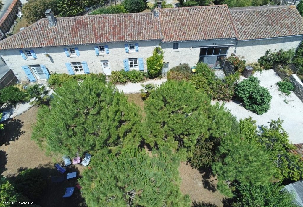 5 bedroom House in Villefagnan, France – r7573