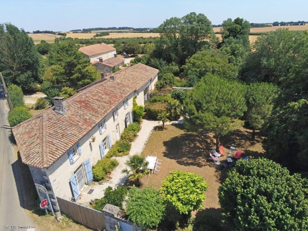 5 bedroom House in Villefagnan, France – r7573
