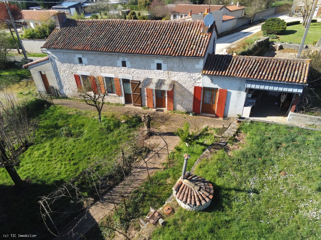 3 bedroom House in Civray, France – r7569
