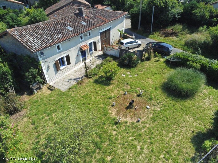 3 bedroom House in Champagne-Mouton, France – r7568