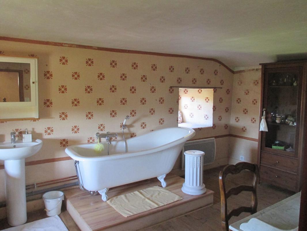 4 bedroom chateau in Thiers, Puy-de-Dôme, France