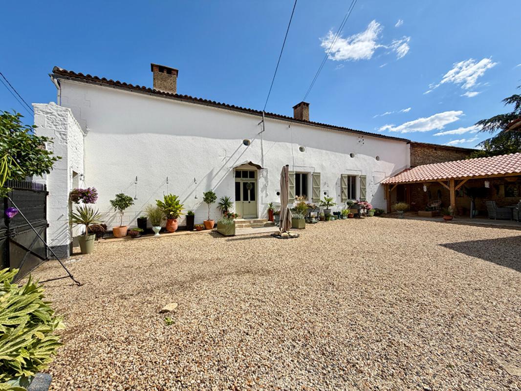 4 bedroom maison de campagne in Vouleme, Vienne, France