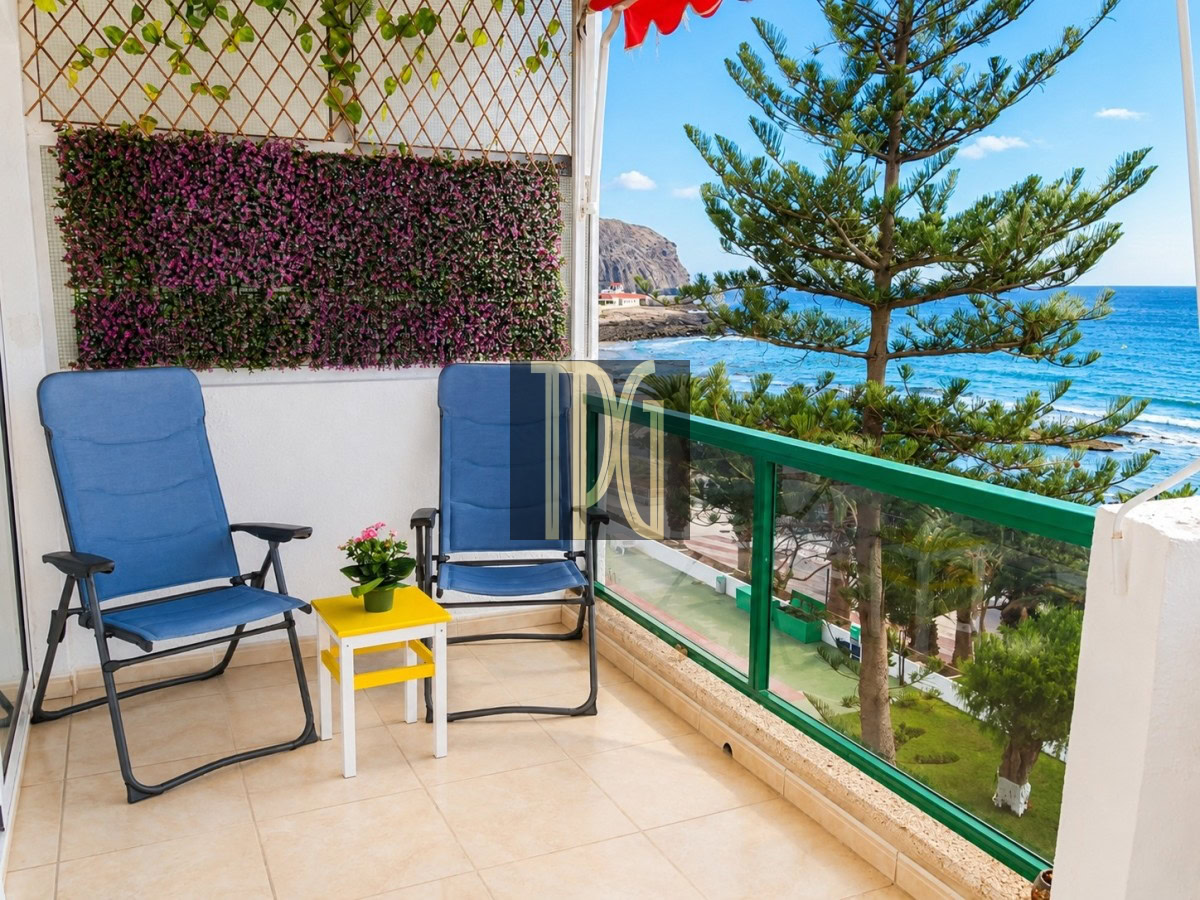 1 Bedroom Frontline Apartment for Sale in Los Cristianos – OPN1949R