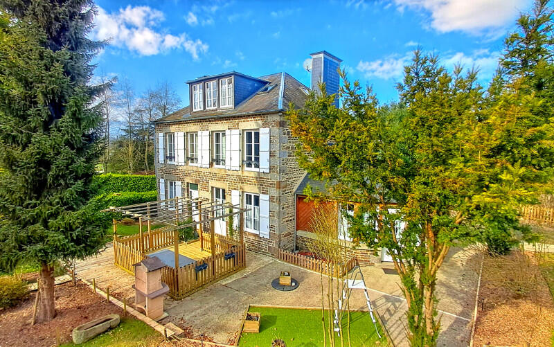 A characterful 19th-century property, both elegant and welcoming, perfect for a fulfilling family life, shared moments, and equestrian projects.