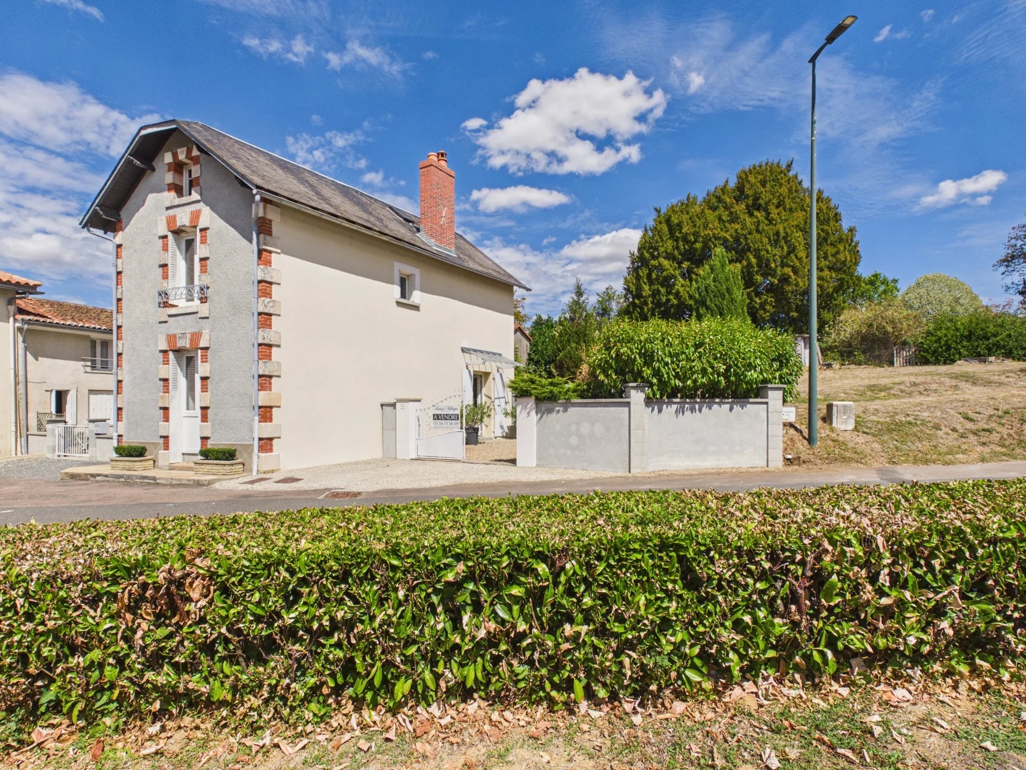 Beautifully presented bright and airy home, Poitou-Charentes – France – BVI82829