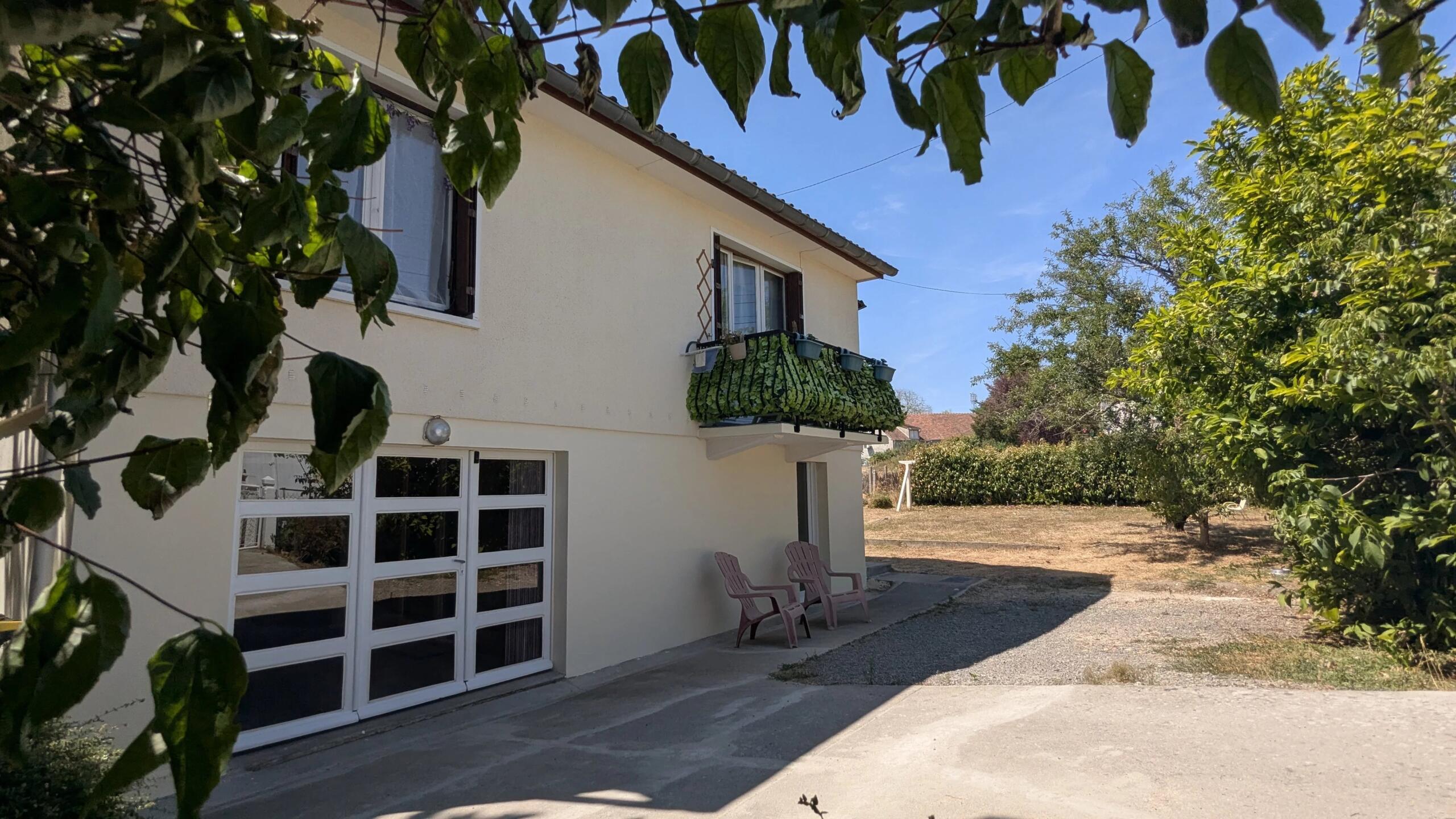 Charming village house in Saint-Léomer – 3 bedrooms, Poitou-Charentes – France – BVI86684
