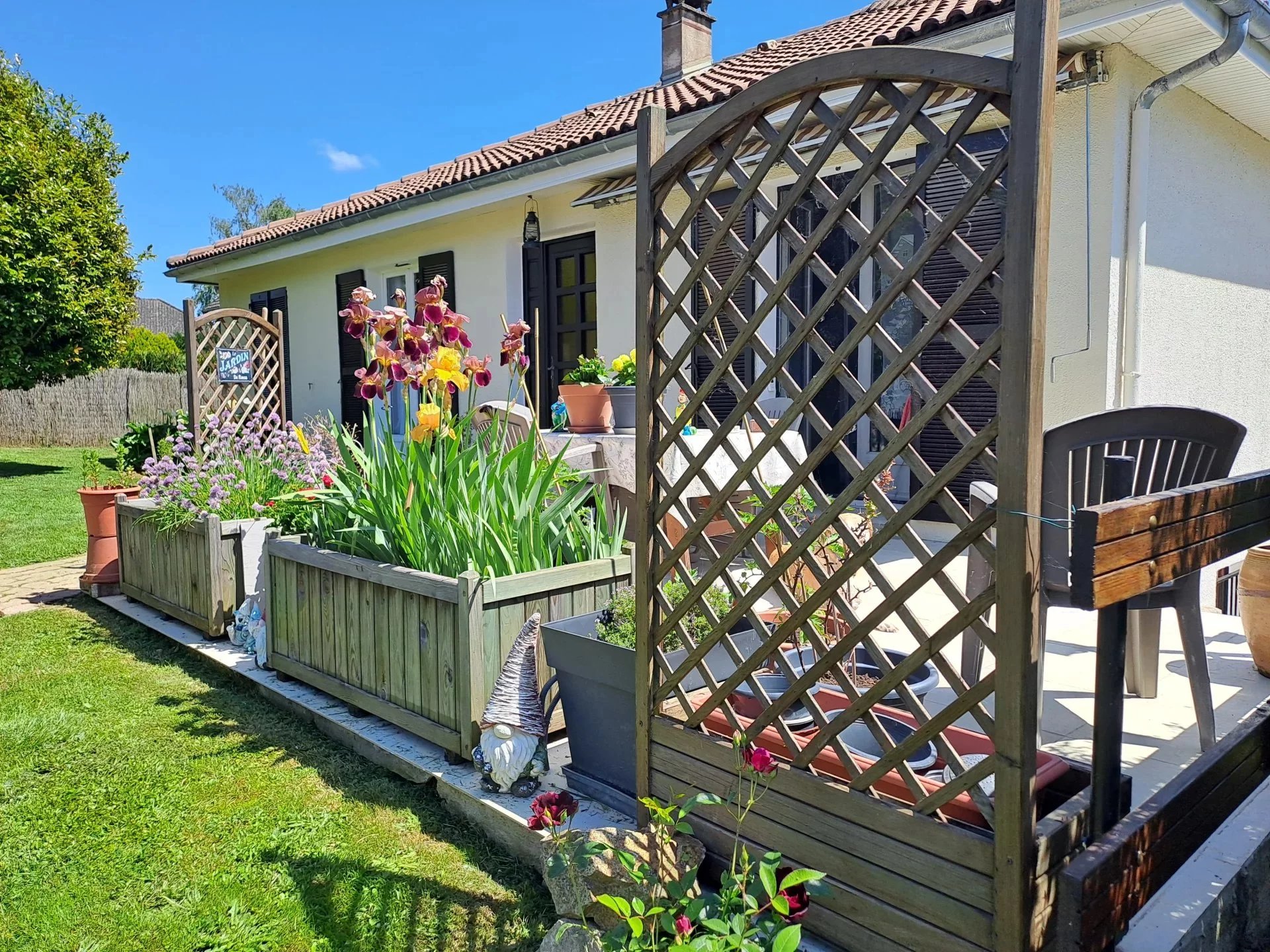 Well-presented 3-bed home in popular village, Limousin – France – BVI87067