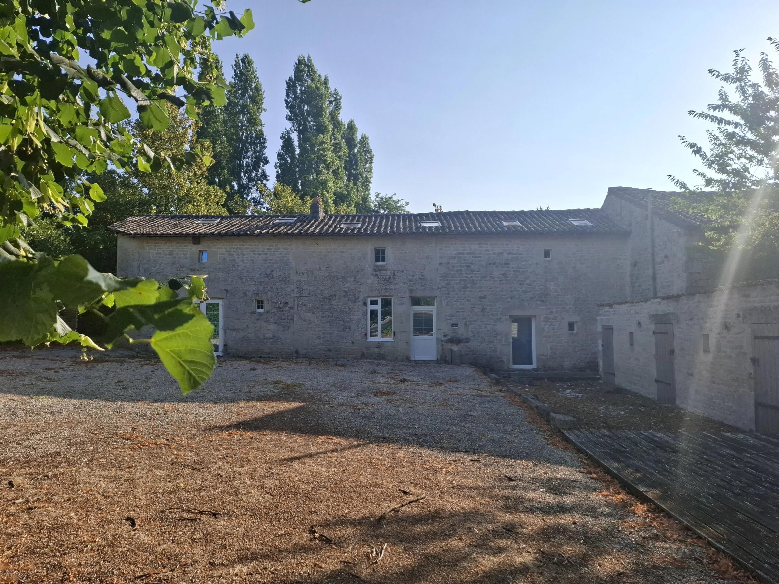 Beautifully renovated home – a perfact combination of modern comfort and traditional character, Poitou-Charentes – France – BVI82532