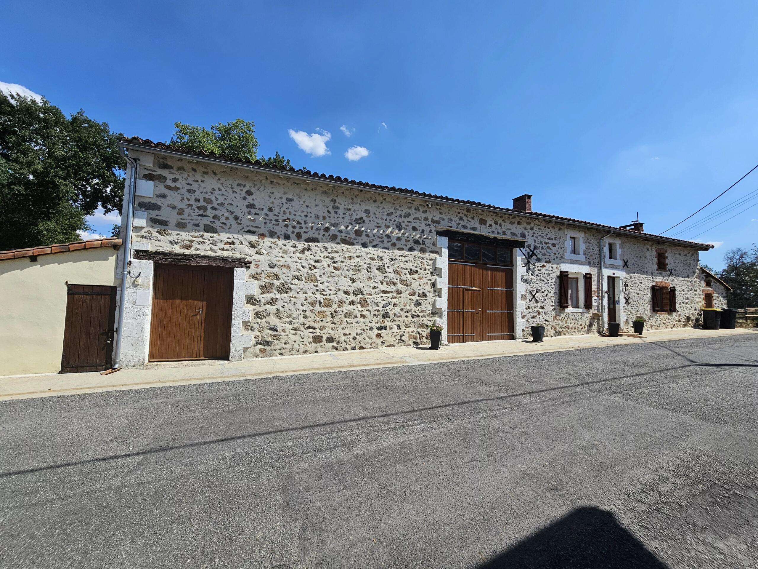 Character Smallholding with Over 1 Hectare of Land – A Rare Lifestyle Opportunity, Poitou-Charentes – France – BVI86954