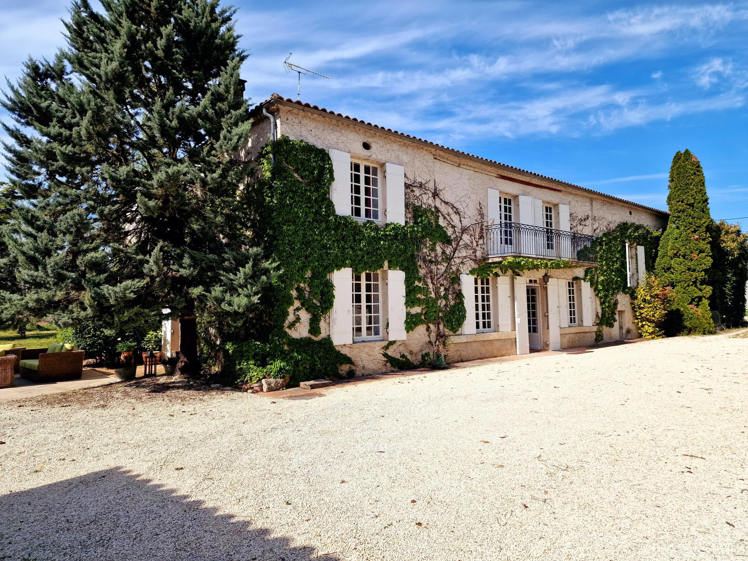 Character Stone Manor with Pool, Tennis Court and Barn – Near Eymet, Aquitaine – France – BVI80357