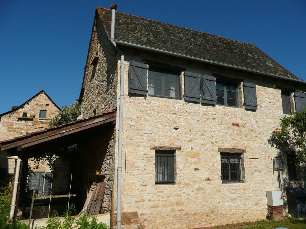 7 bedroom corps de ferme in Salles Courbaties, Aveyron, France