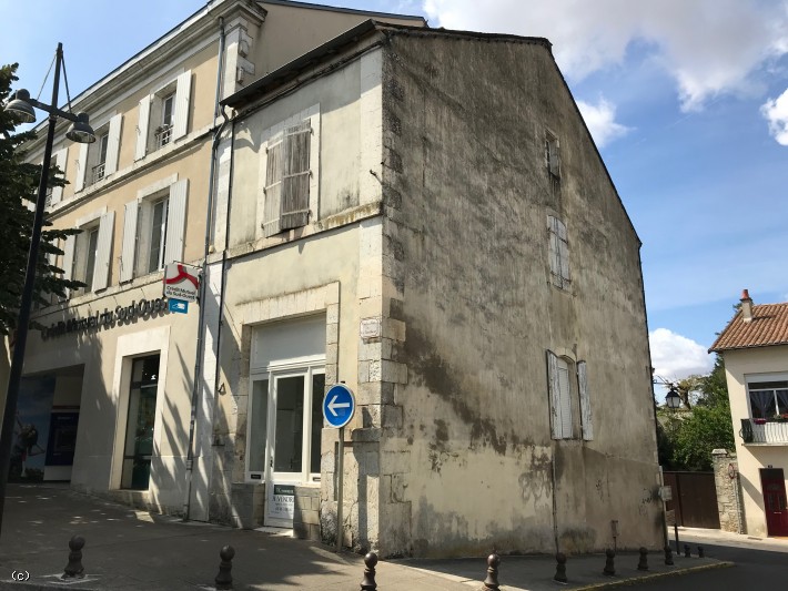House in Ruffec, France – r7584