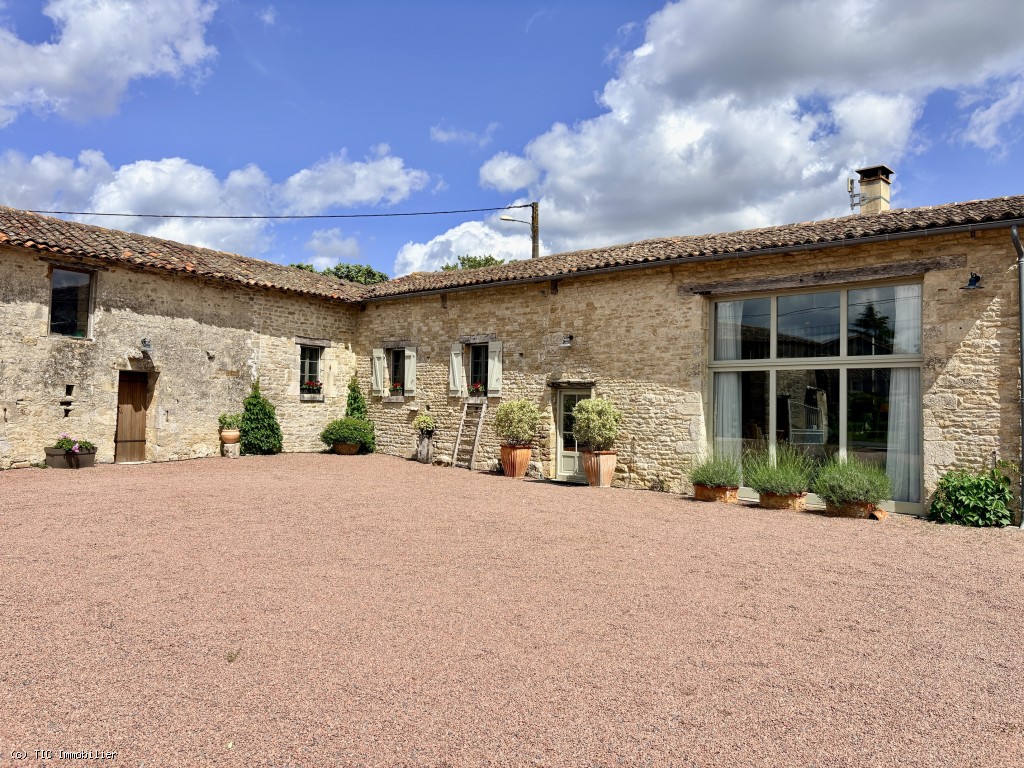 4 bedroom House in Villefagnan, France – r7578