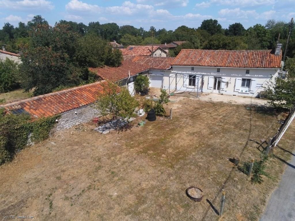 1 bedroom House in Ruffec, France – r7576