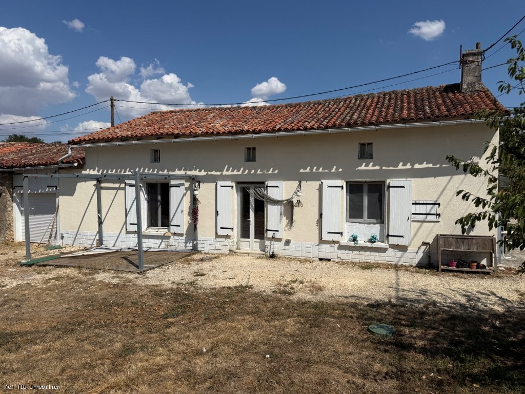 1 bedroom House in Ruffec, France – r7576