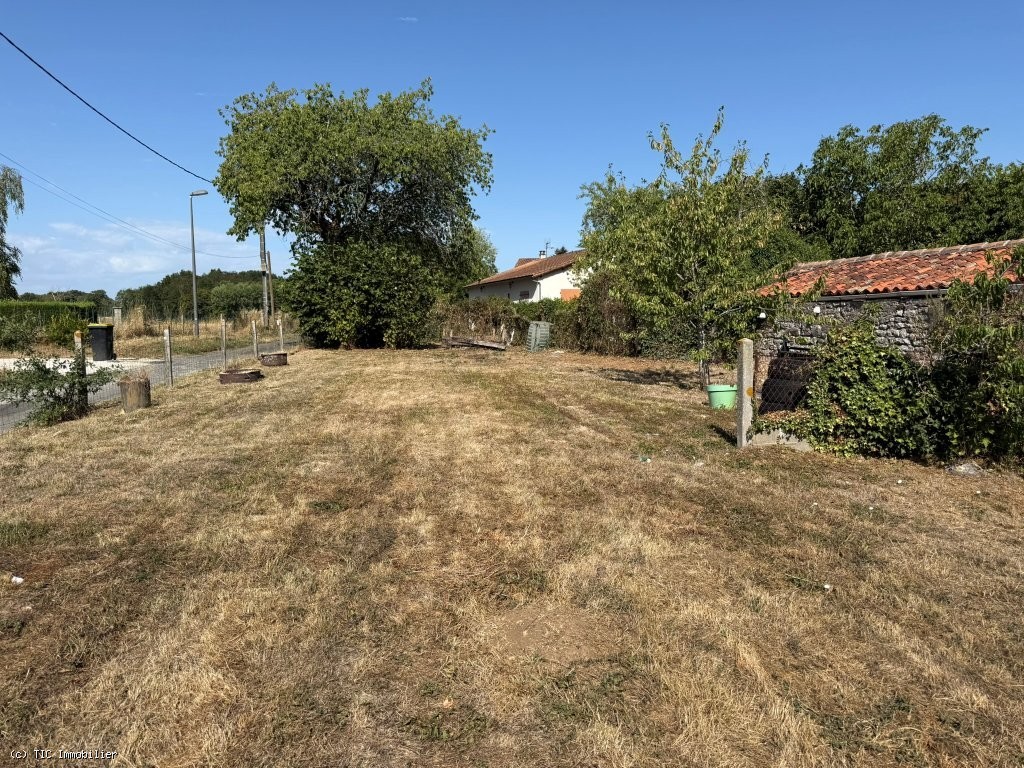 1 bedroom House in Ruffec, France – r7576