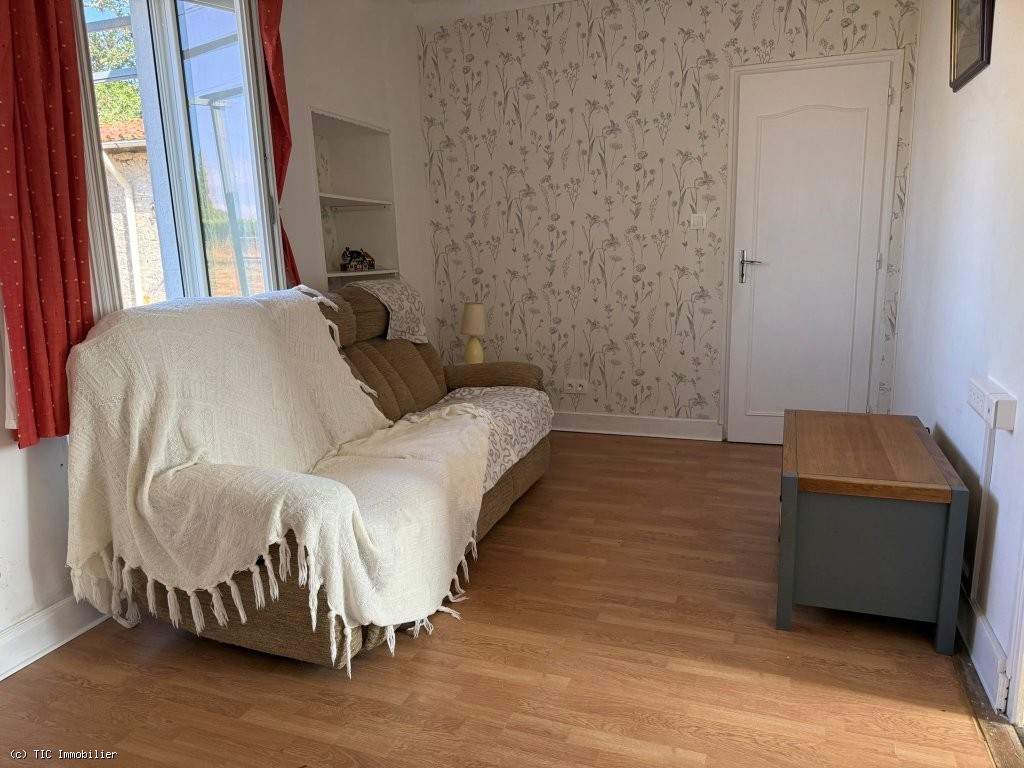 1 bedroom House in Ruffec, France – r7576