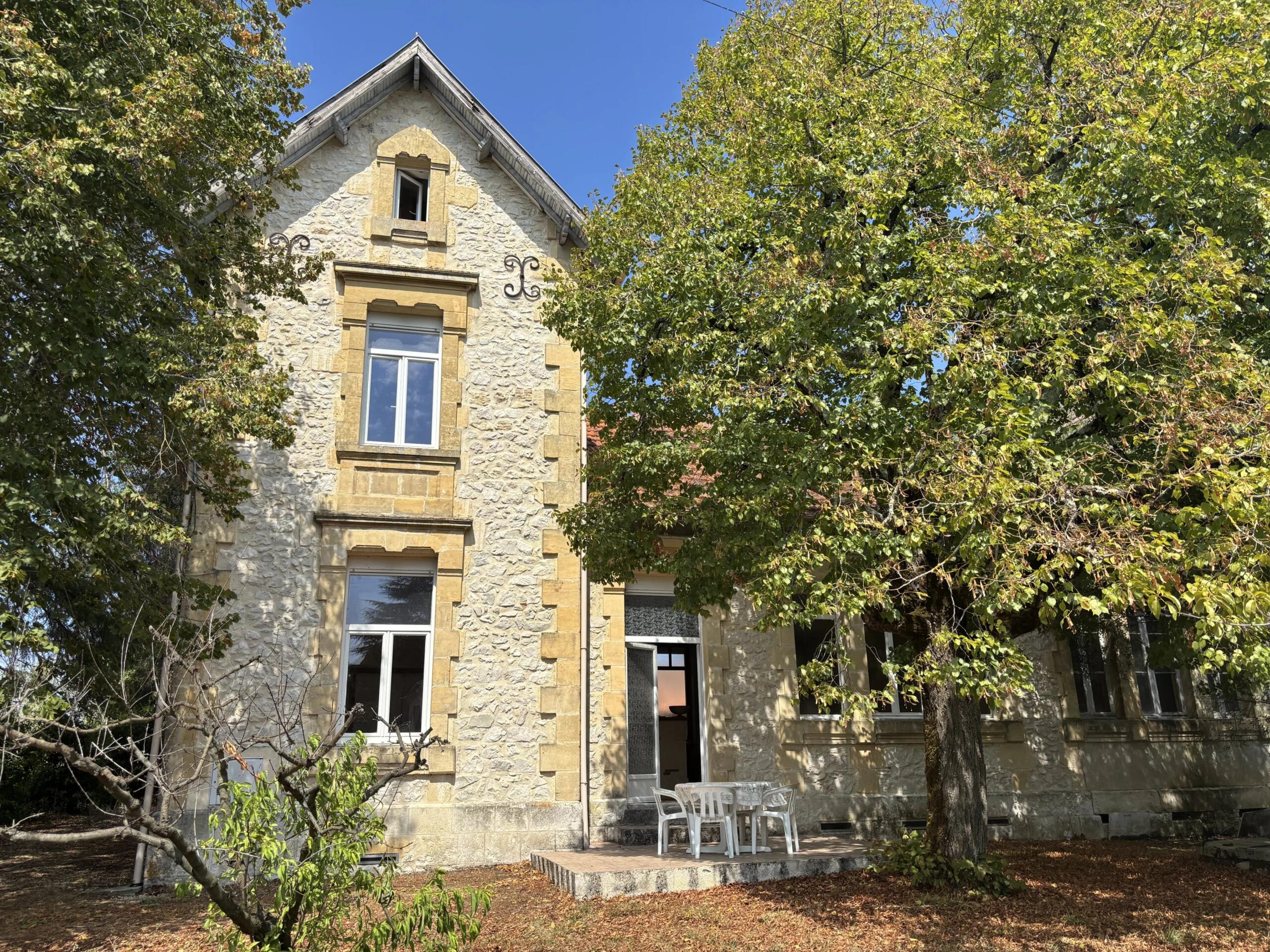 Six bedroom character house ideal lock-up-and-leave or family home., Aquitaine – France – BVI86917