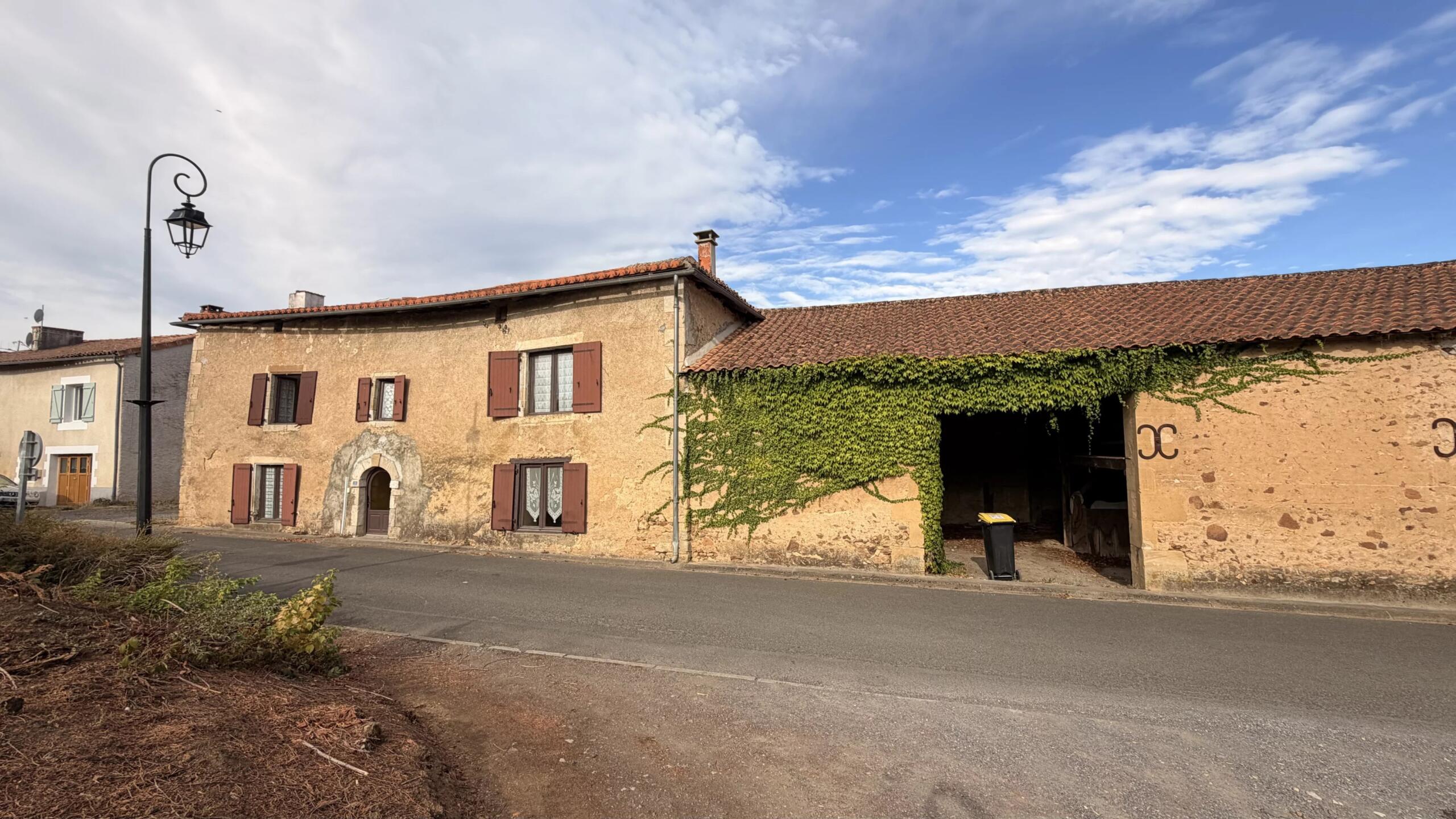 Large village house with a barn!, Poitou-Charentes – France – BVI86976