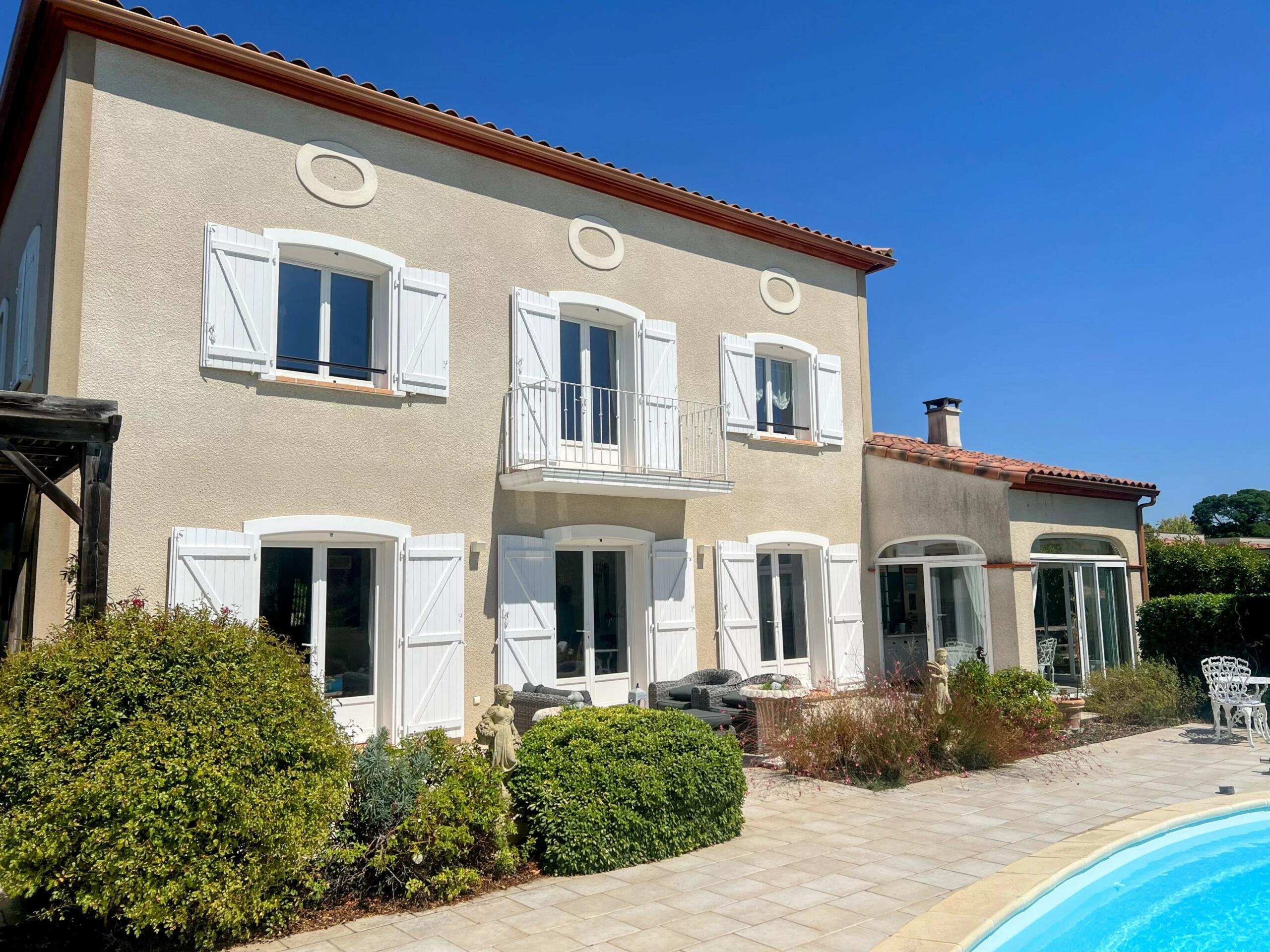Detached Family Home with Pool and Gardens close to Limoux Centre, Languedoc-Roussillon – France – BVI87054