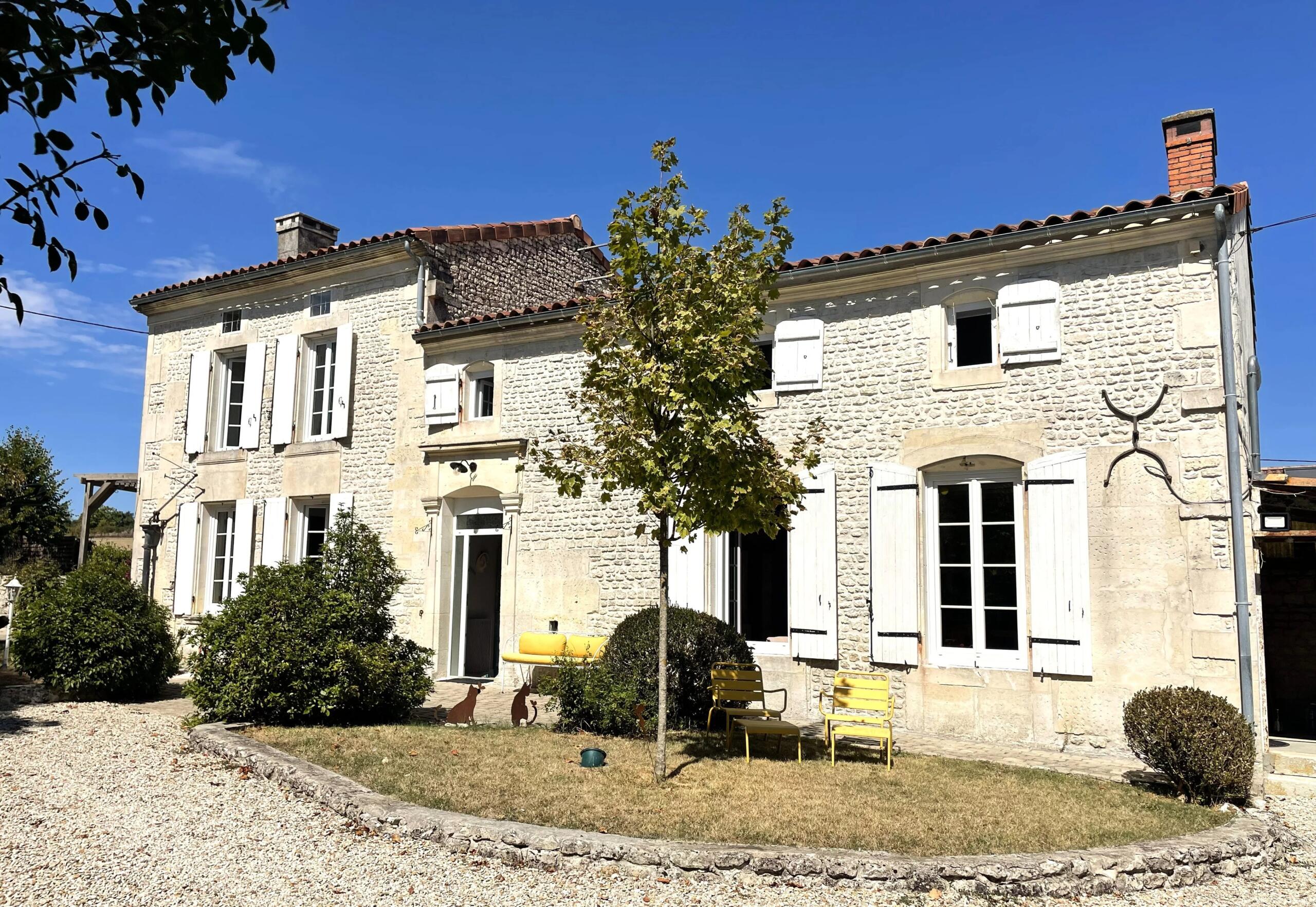 Charming charentaise home in the Cognac countryside, Poitou-Charentes – France – BVI87059