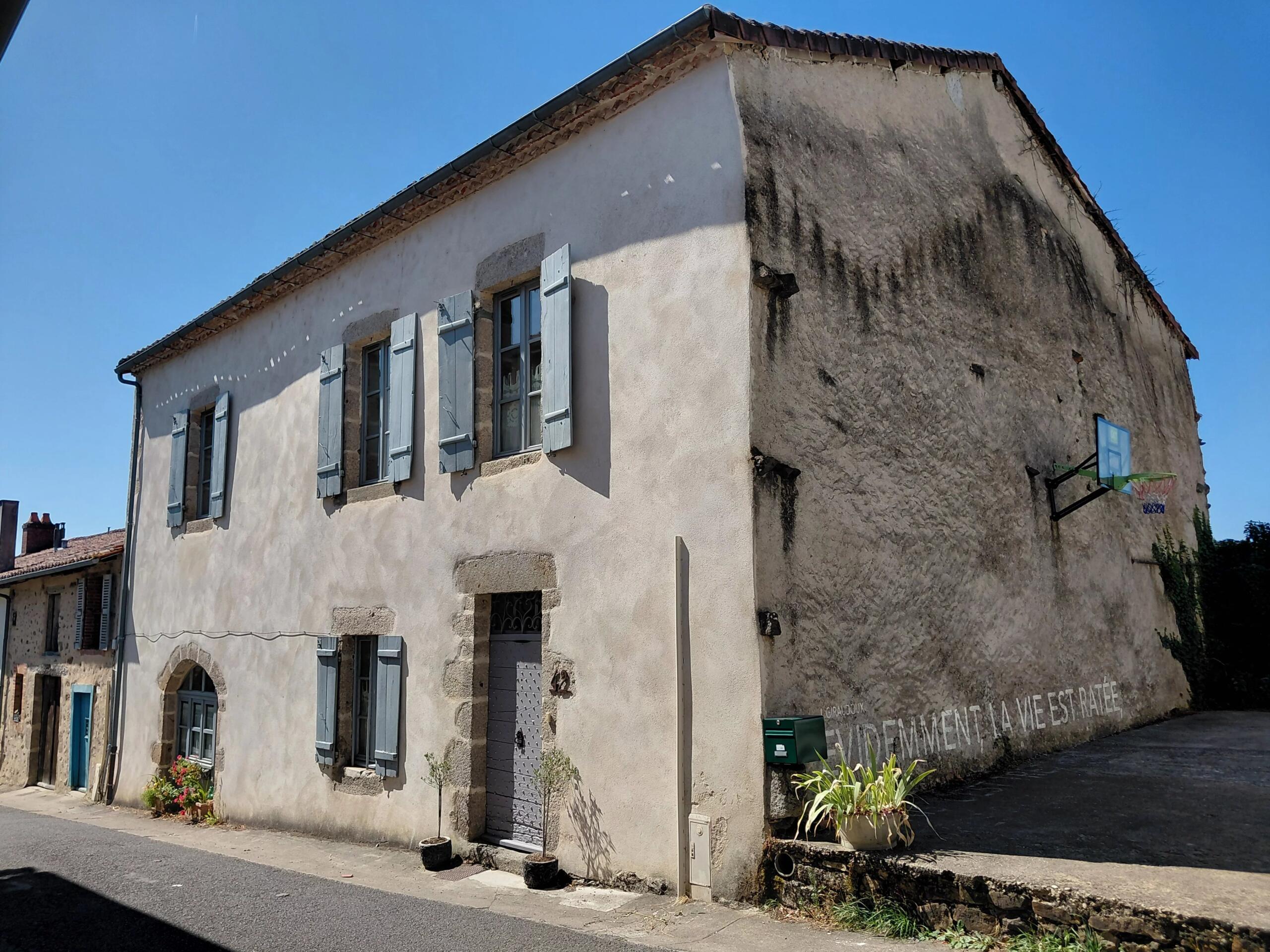 A charming, spacious townhouse, Limousin – France – BVI86924
