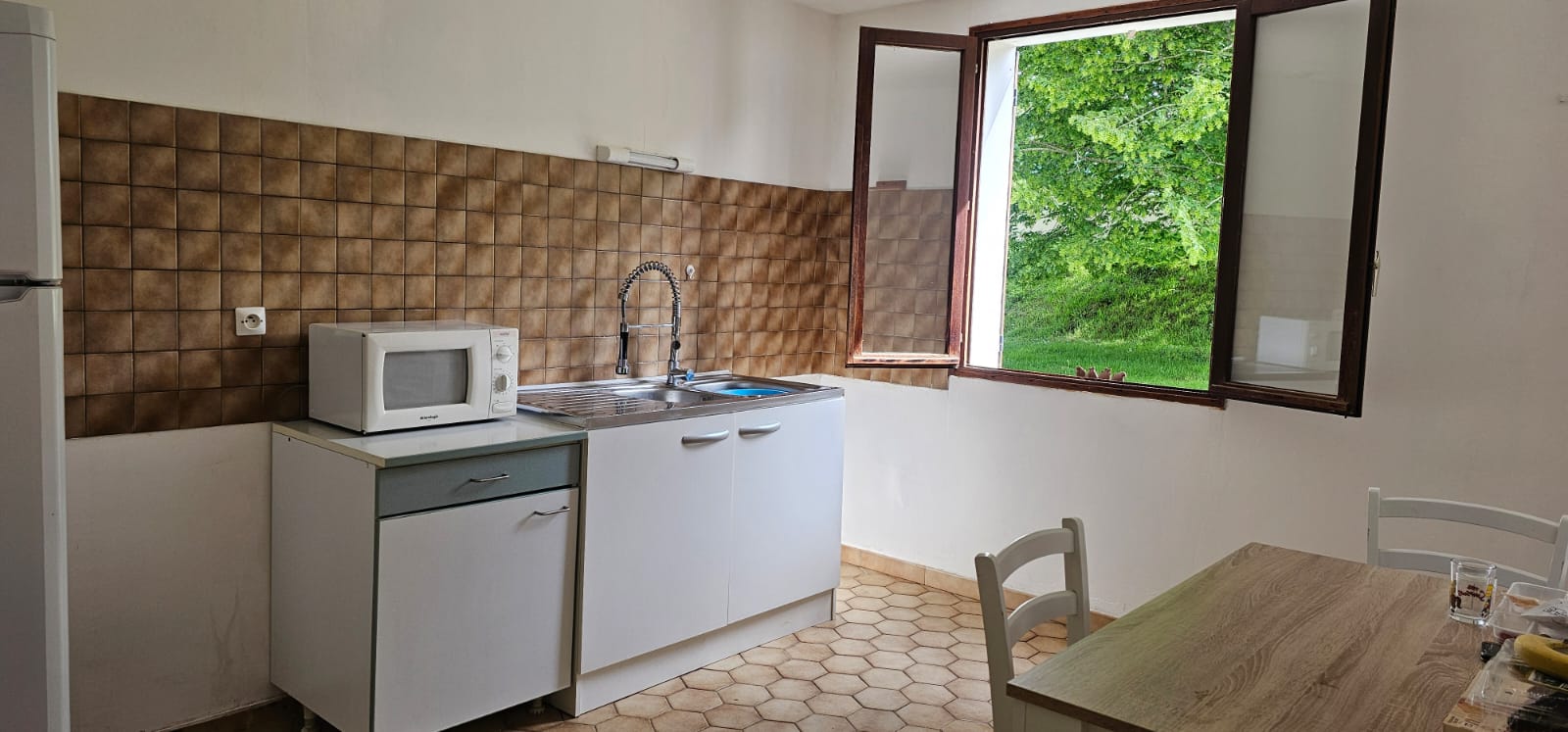 Four-Room House on 1,250 m² of Wooded, Enclosed Grounds, No Overlooking Neighbours, 7 km from the Dordogne