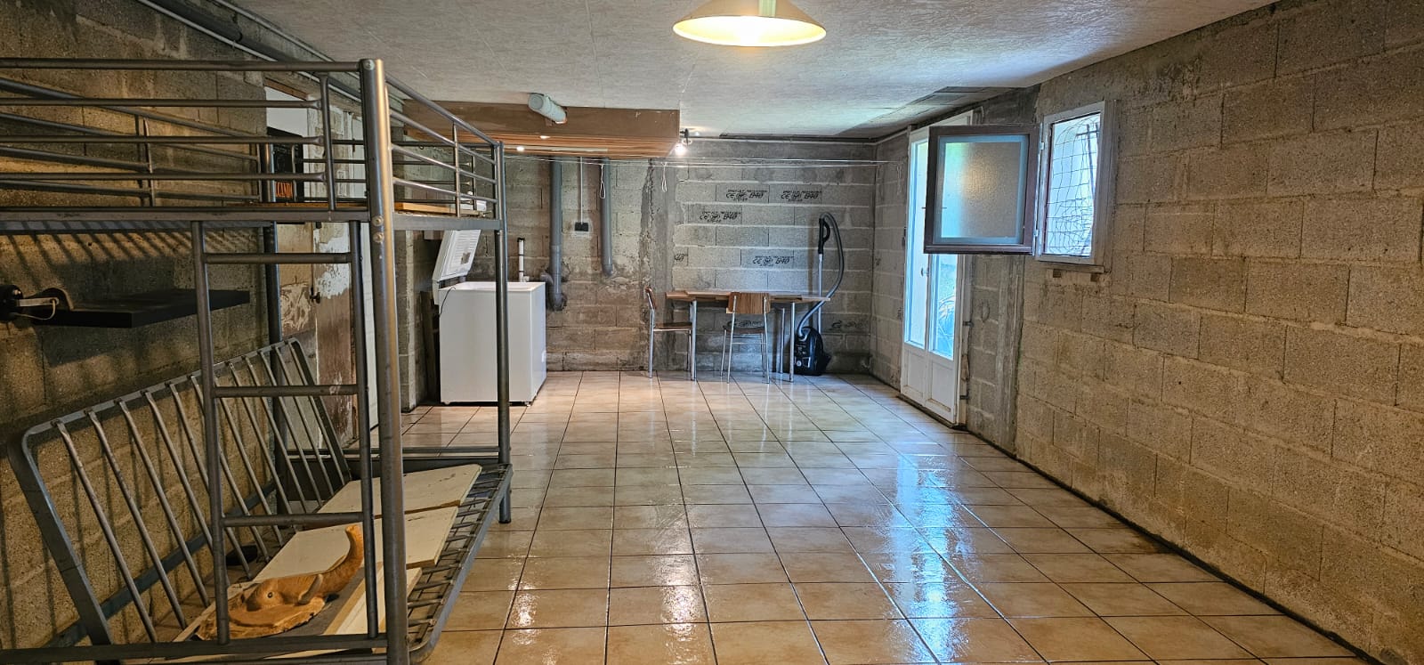 Four-Room House on 1,250 m² of Wooded, Enclosed Grounds, No Overlooking Neighbours, 7 km from the Dordogne