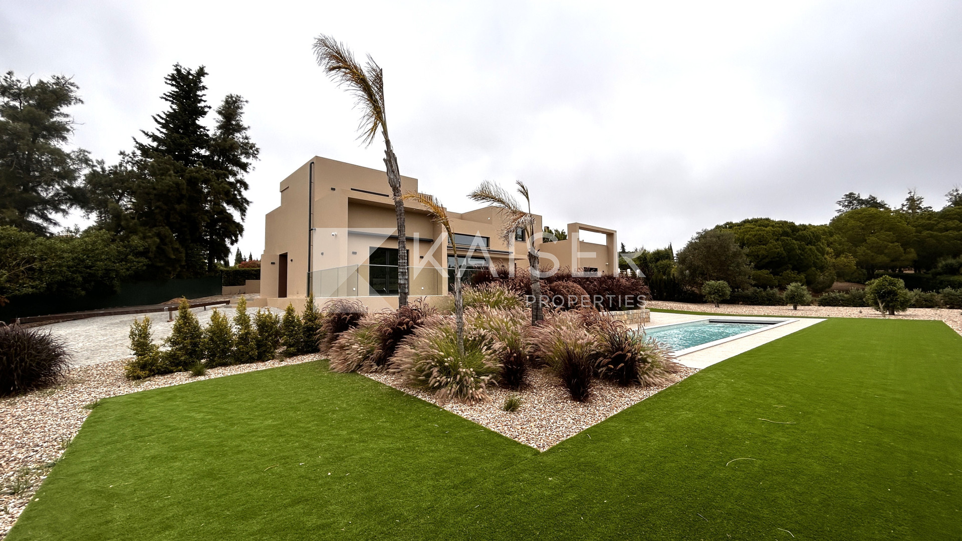 4 bedroom Villa house in Carvoeiro, Portugal – KP1301Z