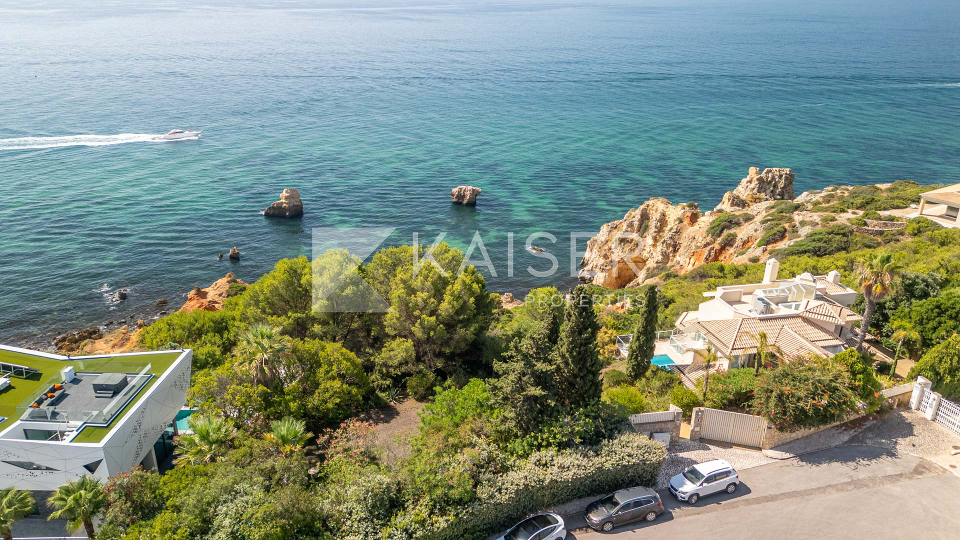 Plot house in Albufeira, Portugal – KP1302C