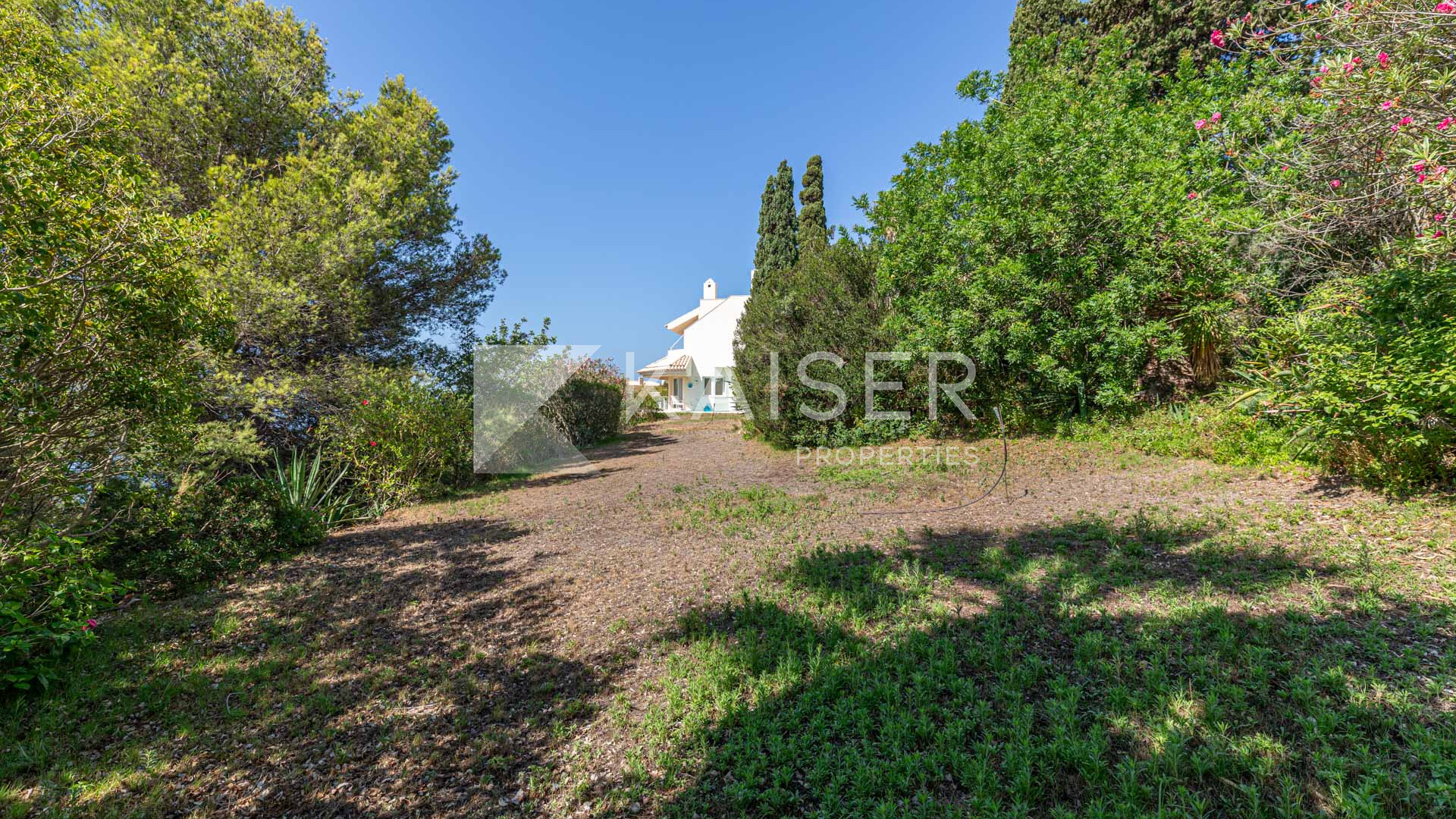 Plot house in Albufeira, Portugal – KP1302C